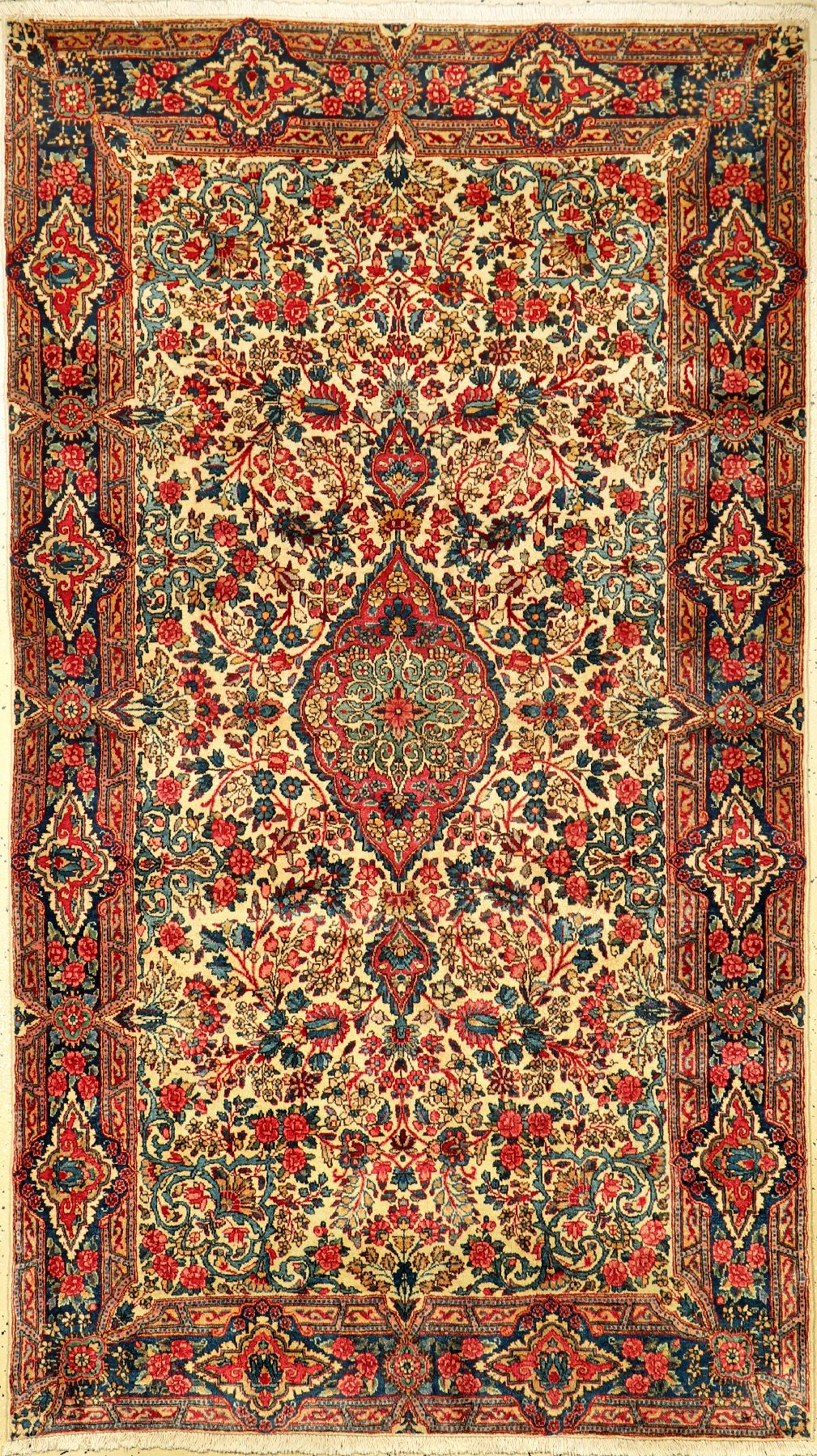 Kerman alt (US Re-Import), Persien, um 1920, Wolle auf Baumwolle, ca. 208 x 118 cm, EHZ: 3 (fachkundig gereinigt).