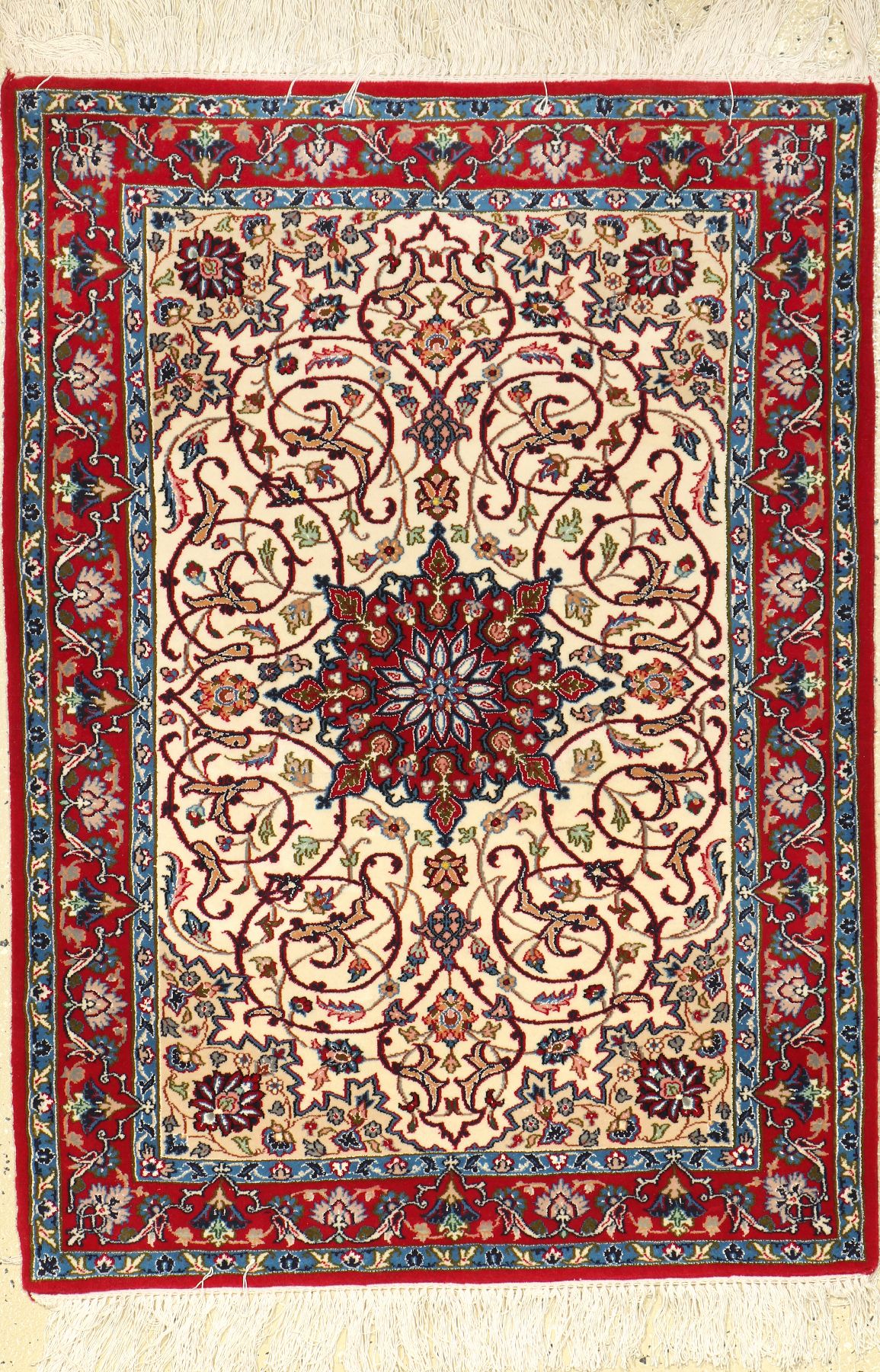 Esfahan fein, Persien, ca. 15 Jahre, Korkwolle mit und auf Seide, ca. 102 x 74 cm, feine Qualität, EHZ: 1-2 (fachkundig gereinigt).