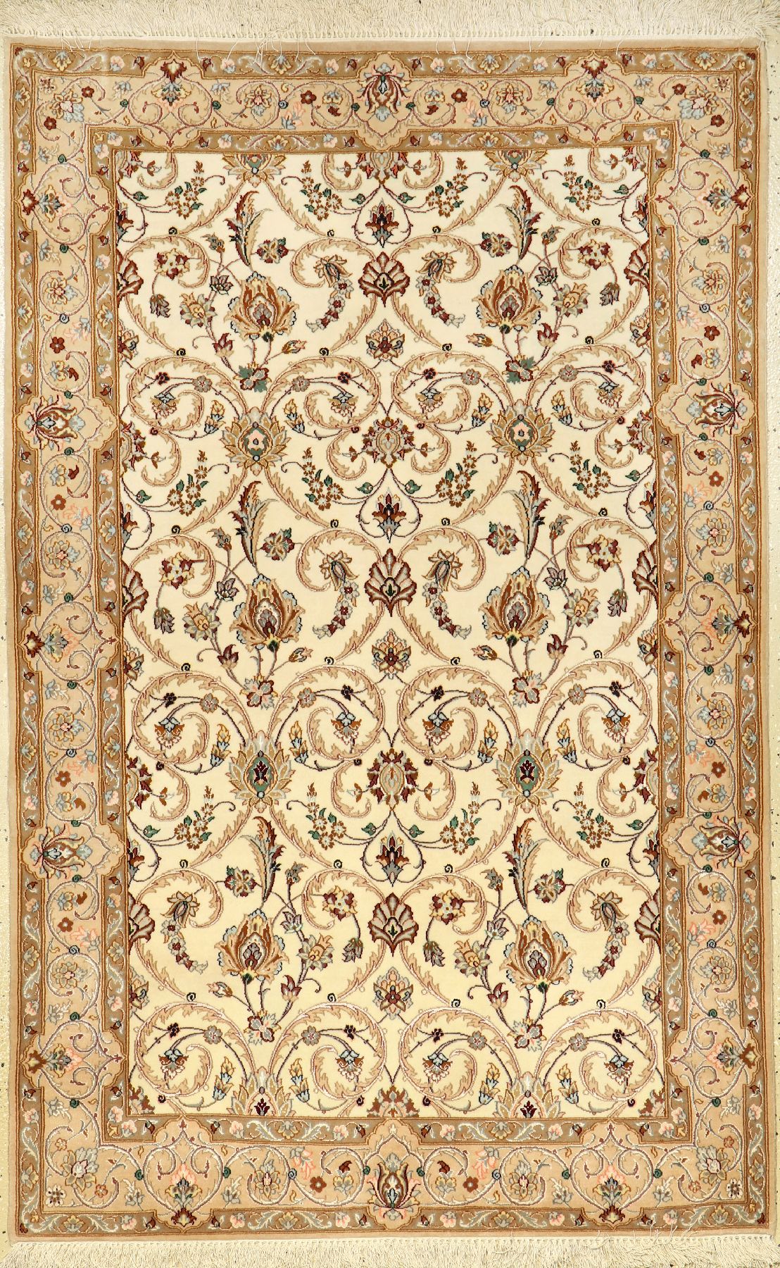 Feiner Esfahan, Persien, ca. 15 Jahre, Korkwolle mit und auf Seide, ca. 167 x 110 cm,feine Qualität, dekorativ, EHZ: 1-2 (fachkundig gereinigt).