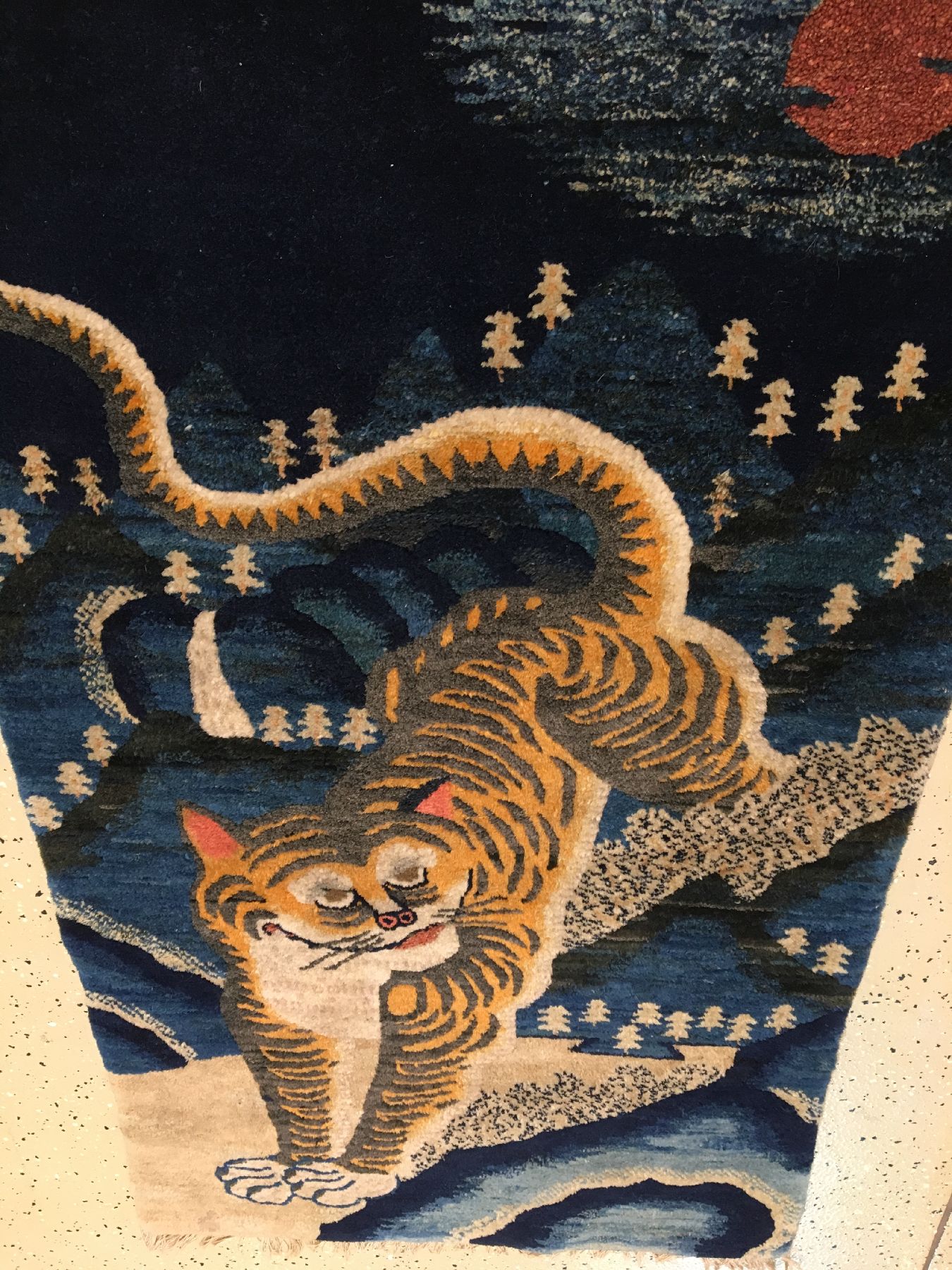 Detail c: Seltener Pao Tao "Tigerteppich" antik, Nordostchina, Ende 19.Jhd., Wolle geknüpft auf Baumwolle. Rarer Tigerteppich aus den chinesischen ...