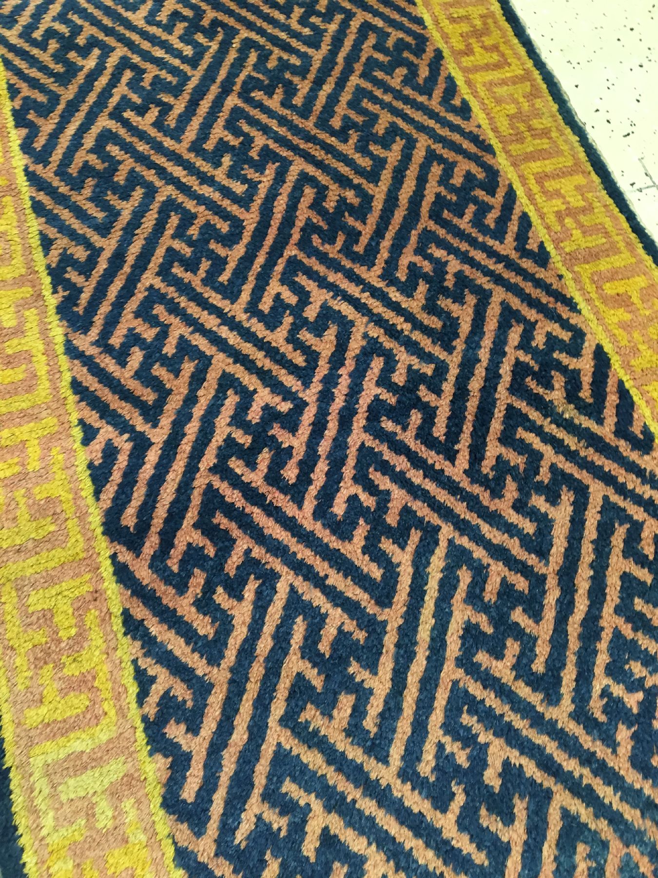 Detail b: Ning-Hsia antik (Swastika), Westchina, 19.Jhd., Wolle geknüpft auf Baumwolle. Kaiserlicher Ning-Hsia mit Swastika allover Muster. Selten, ca. 140 x ...