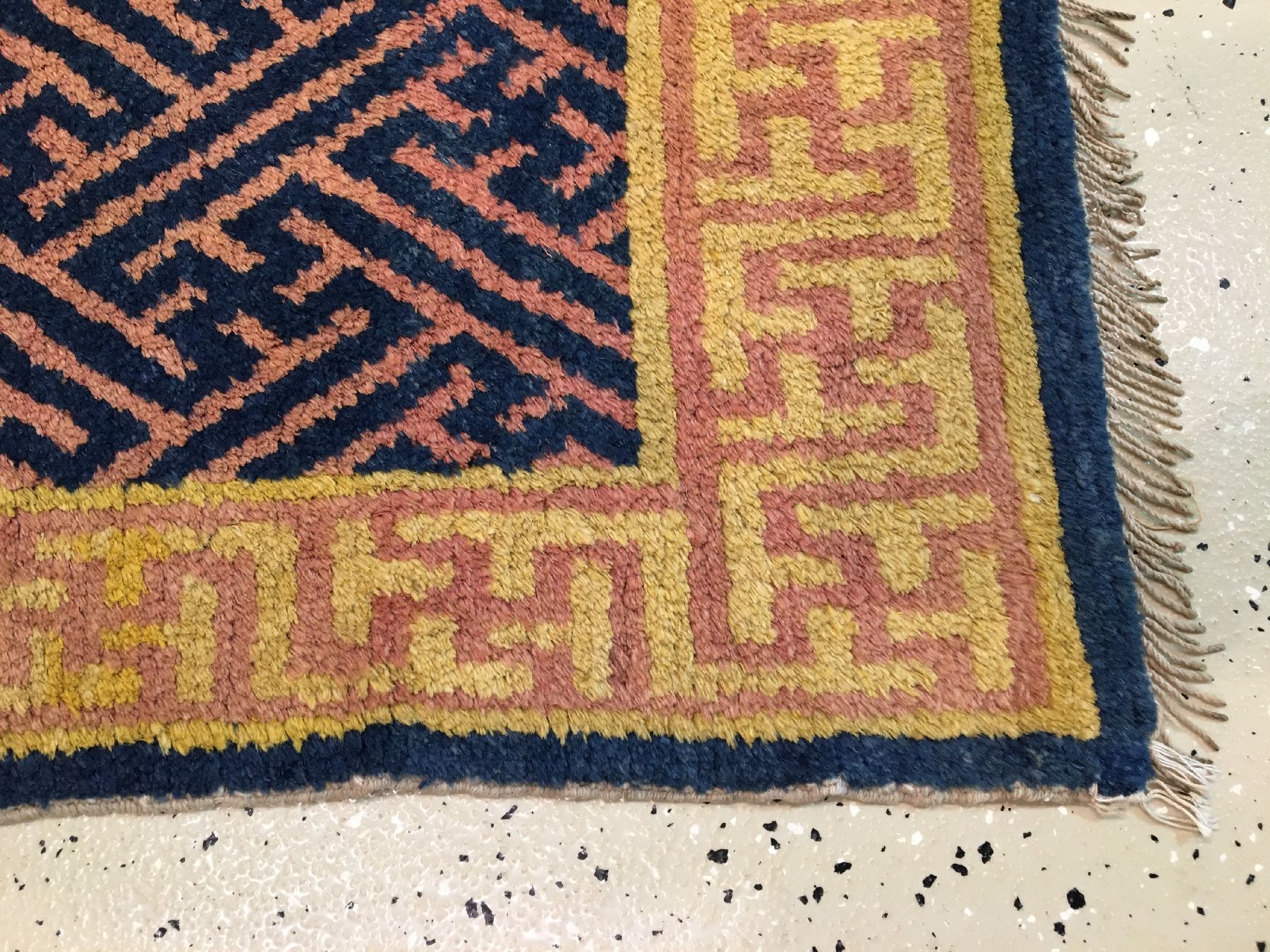 Detail e: Ning-Hsia antik (Swastika), Westchina, 19.Jhd., Wolle geknüpft auf Baumwolle. Kaiserlicher Ning-Hsia mit Swastika allover Muster. Selten, ca. 140 x ...