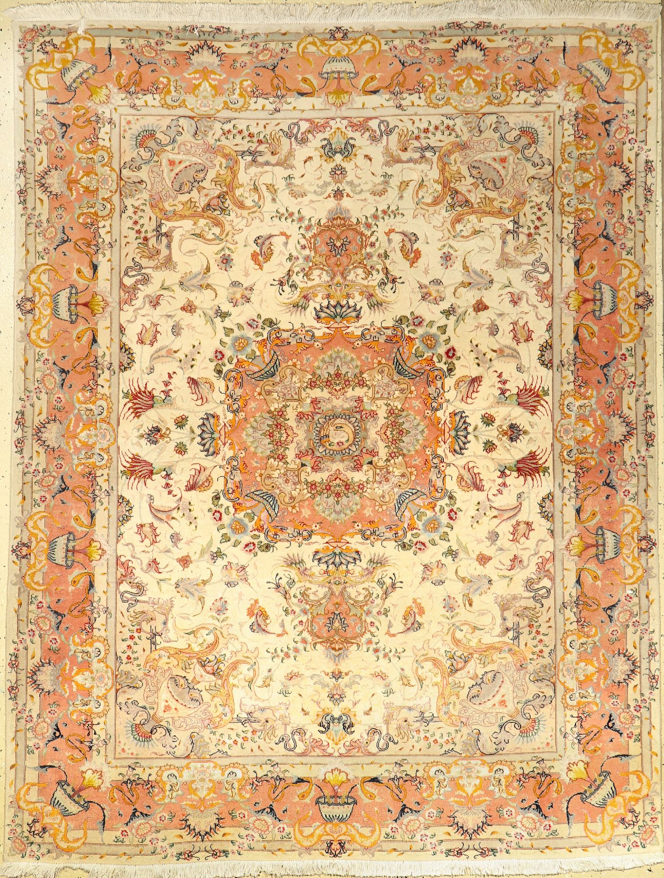 Feiner Täbriz (Part-Silk) "50 RAJ", Persien, ca. 30 Jahre alt, Korkwolle mit Seide, ca. 200 x 156 cm, EHZ: 2. Harmonische Farben. Viel ...