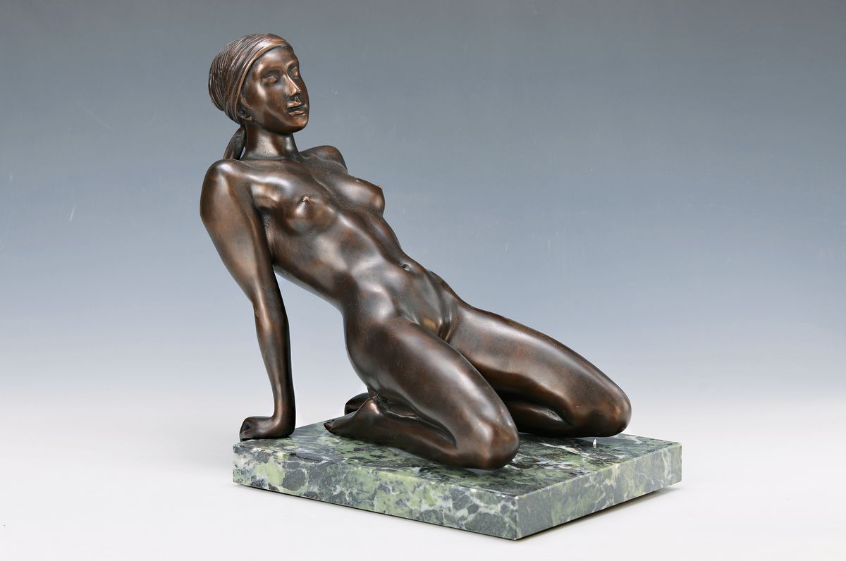 Arno Breker, 1900 Elberfeld-1991 Düsseldorf, Bronzeskulptur, "In Erwartung", Erstausgabe, an einem Unterschenkel signiert, ...