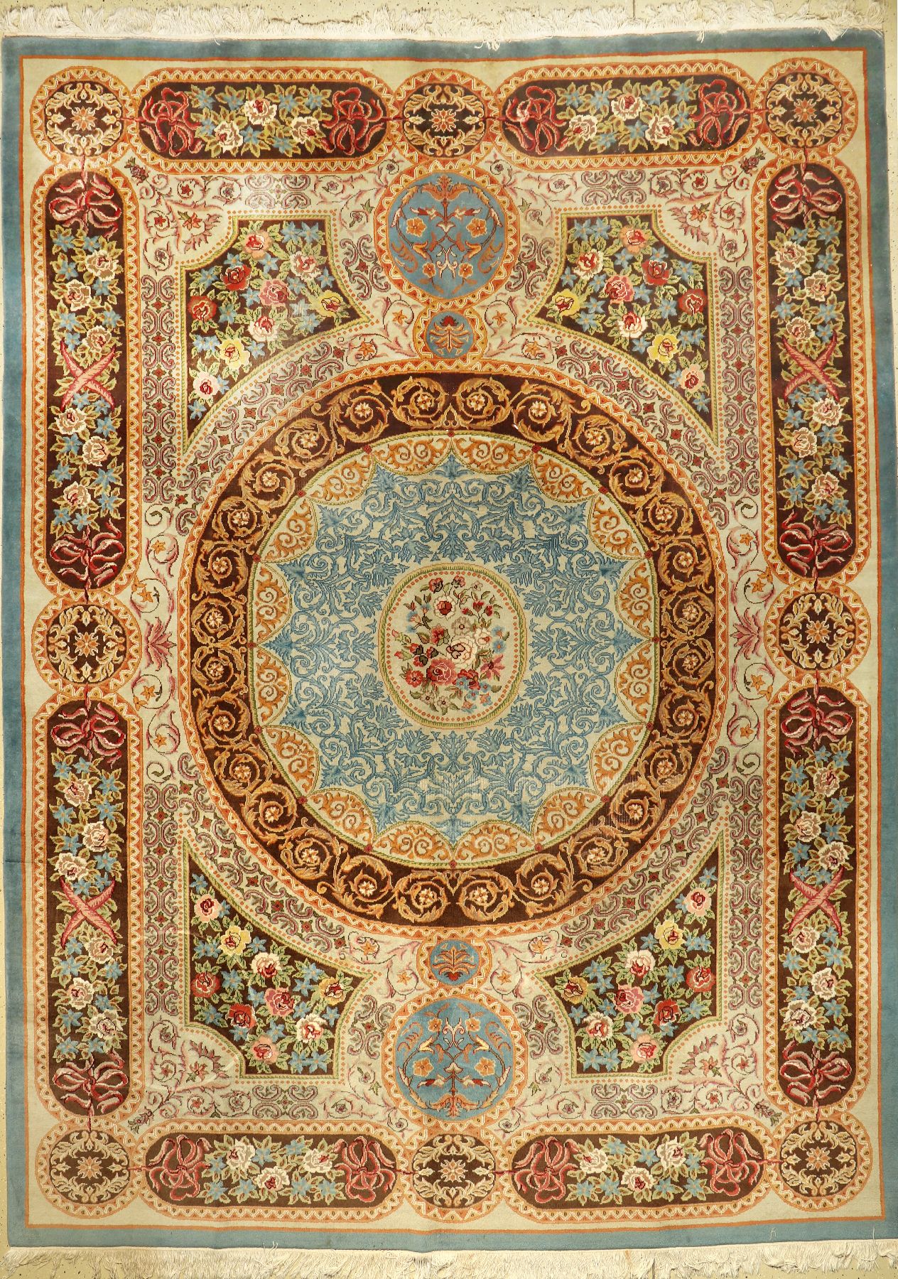 Savonerie-Style alt, Europa, ca. 60 Jahre, Wolle auf Baumwolle, ca. 404 x 288 cm, dekorativ, seltene Farbkomposition, EHZ: 2-3