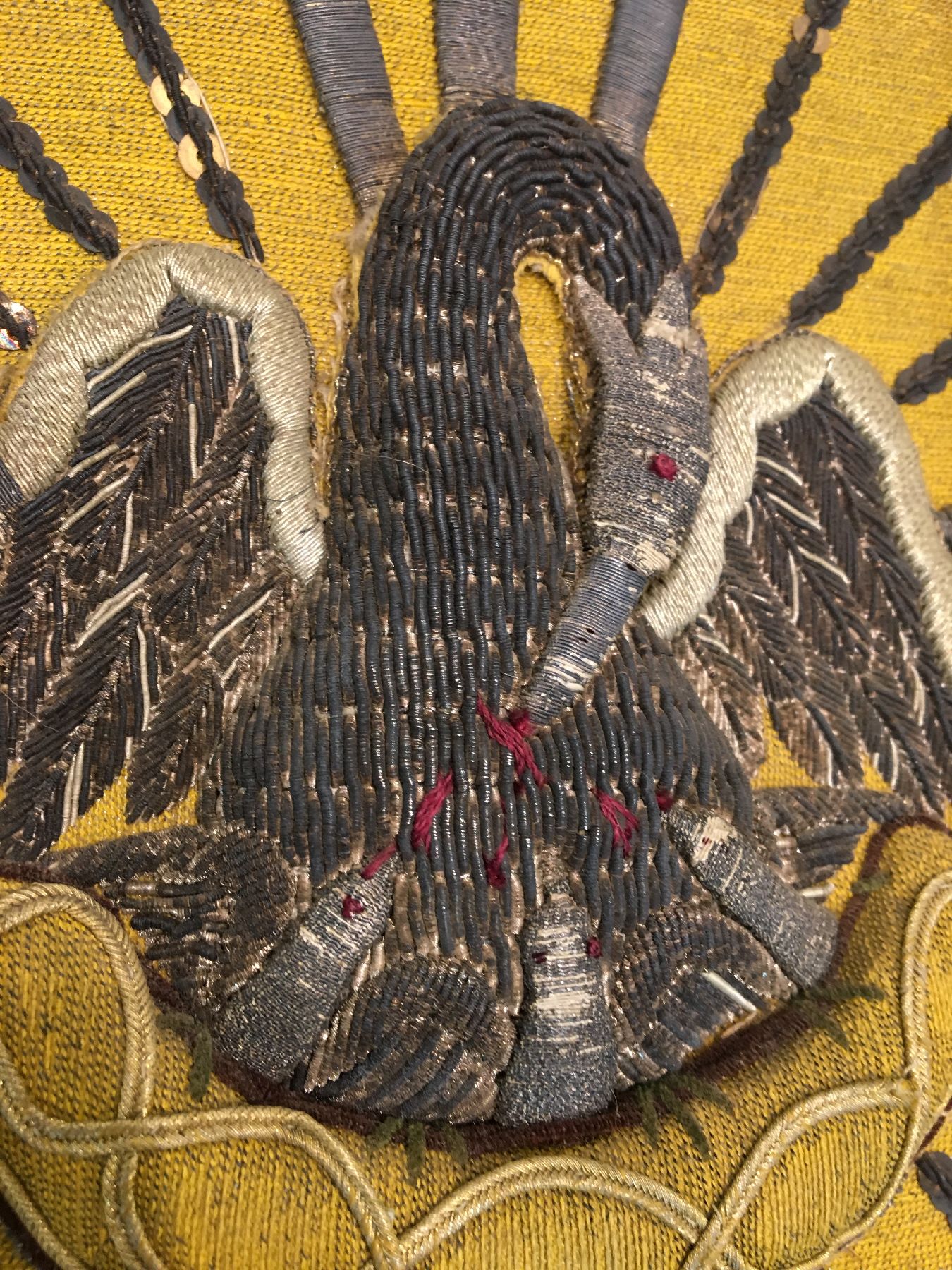 Detail c: Gelber Französischer Seiden "Wandbehang" (Mit Metallbrokat), Frankreich, 17.Jhd., Seiden-Metallstickerei auf gelber Seide. Edel und ...