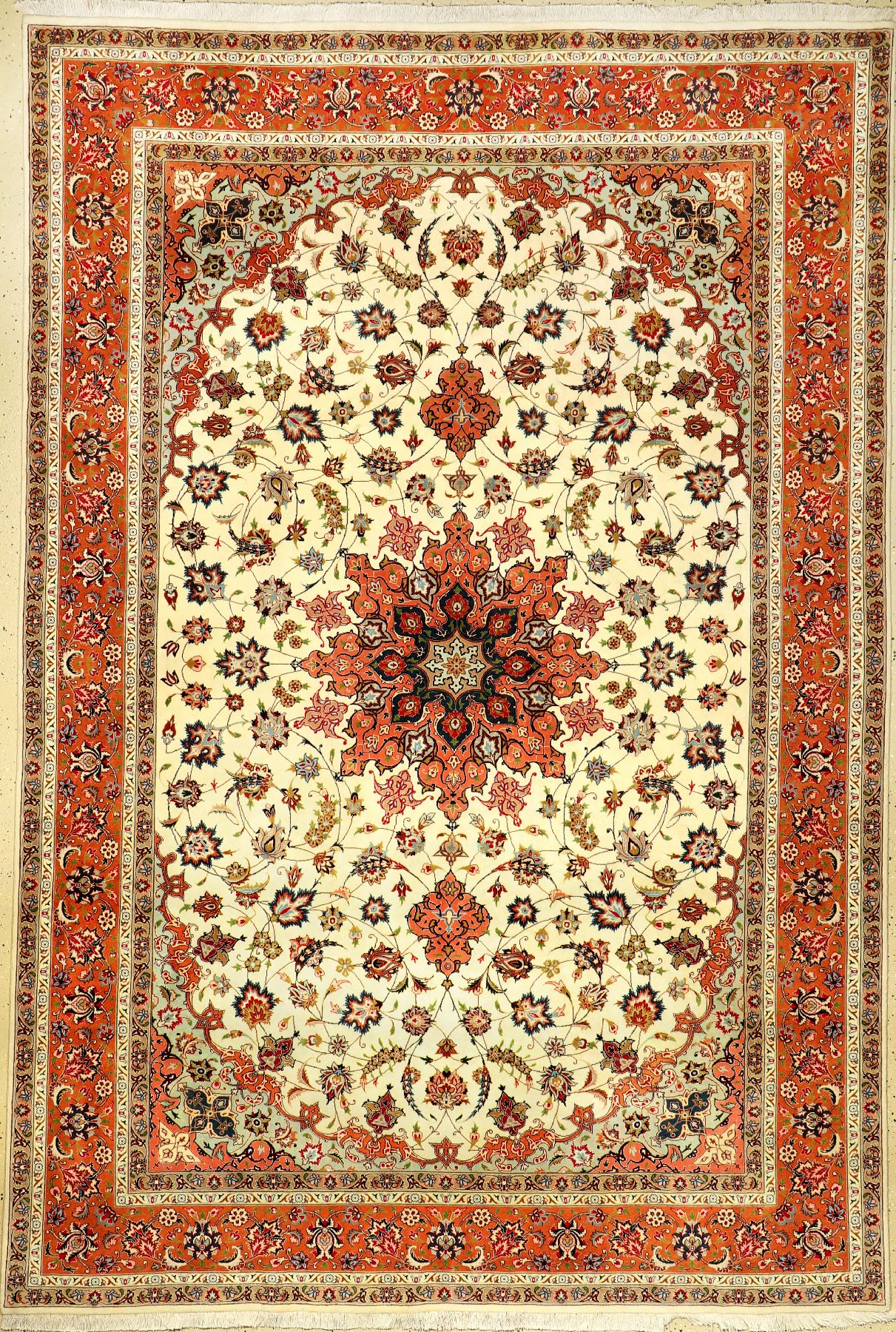Feiner Täbriz "Part-Silk" alt (50 RAJ), Persien, ca. 50 Jahre alt, Korkwolle mit Seide, ca. 296 x 201 cm, EHZ: 2 (fachkundig gereinigt), ...
