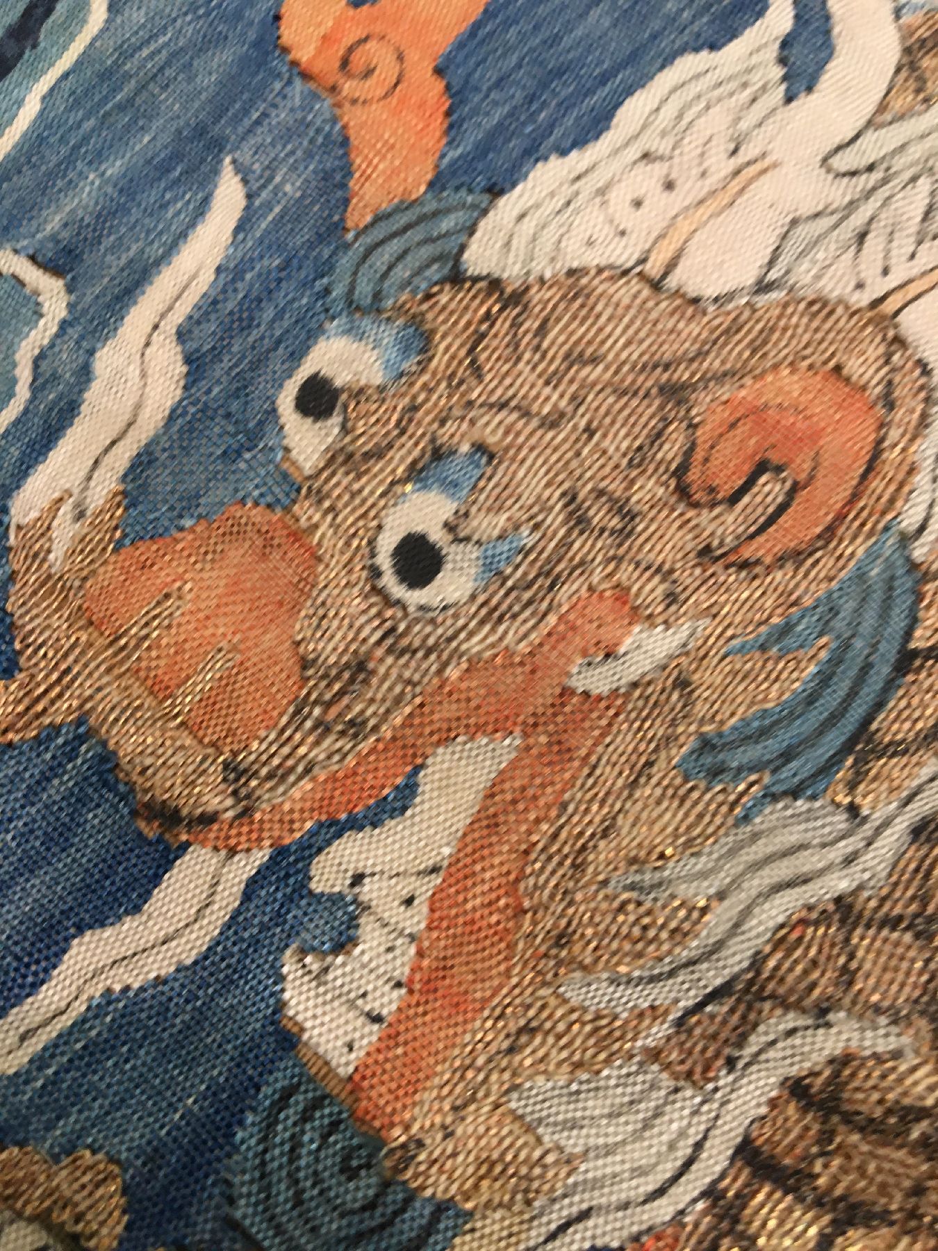 Detail d: Feine Seiden Kesi mit Metallbrokat "Drachen" antik (Gefertigt für den Kaiserhof in der verbotenen Stadt Peking), China, 18.Jhd., reine ...