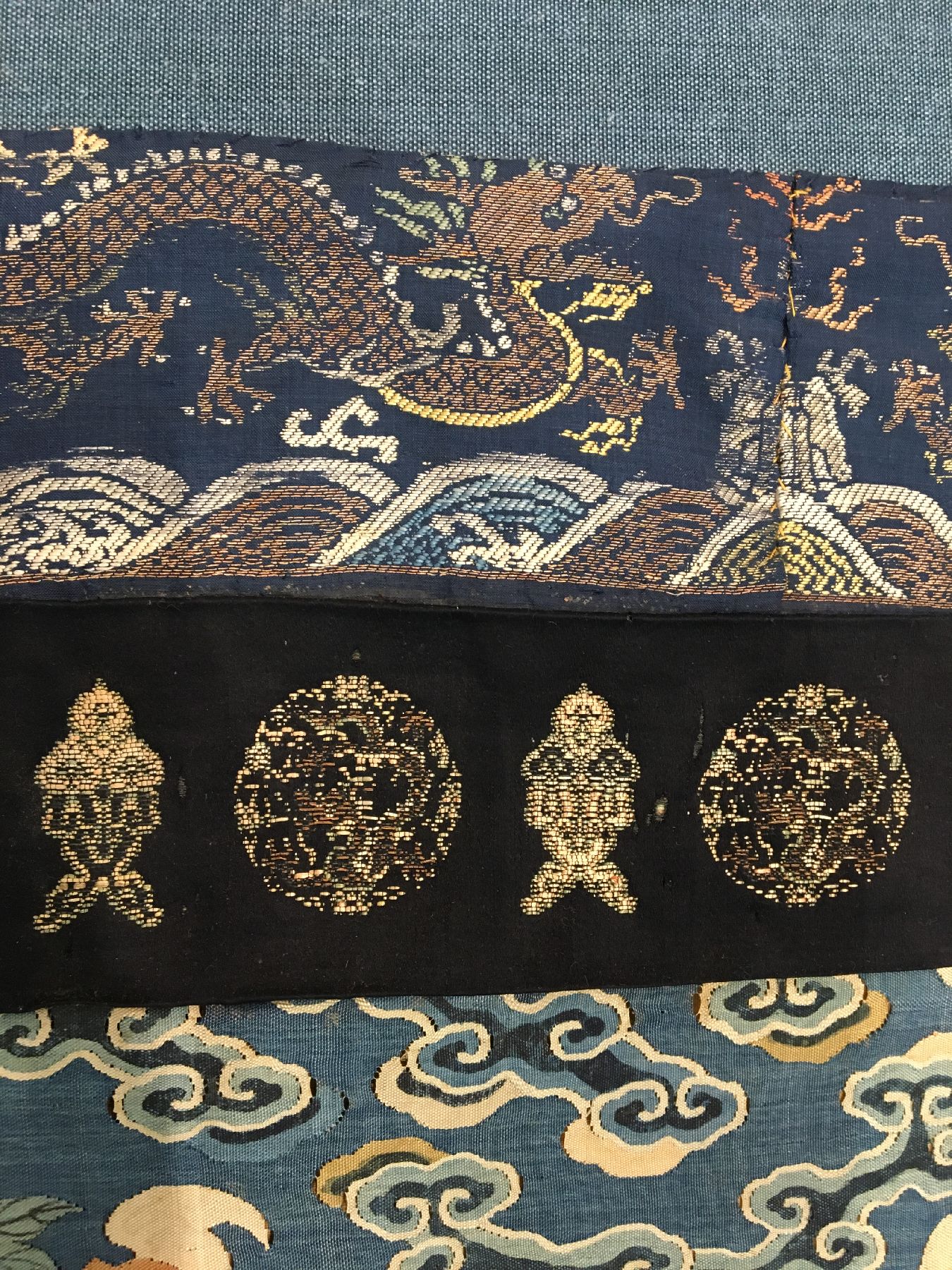 Detail f: Feine Seiden Kesi mit Metallbrokat "Drachen" antik (Gefertigt für den Kaiserhof in der verbotenen Stadt Peking), China, 18.Jhd., reine ...
