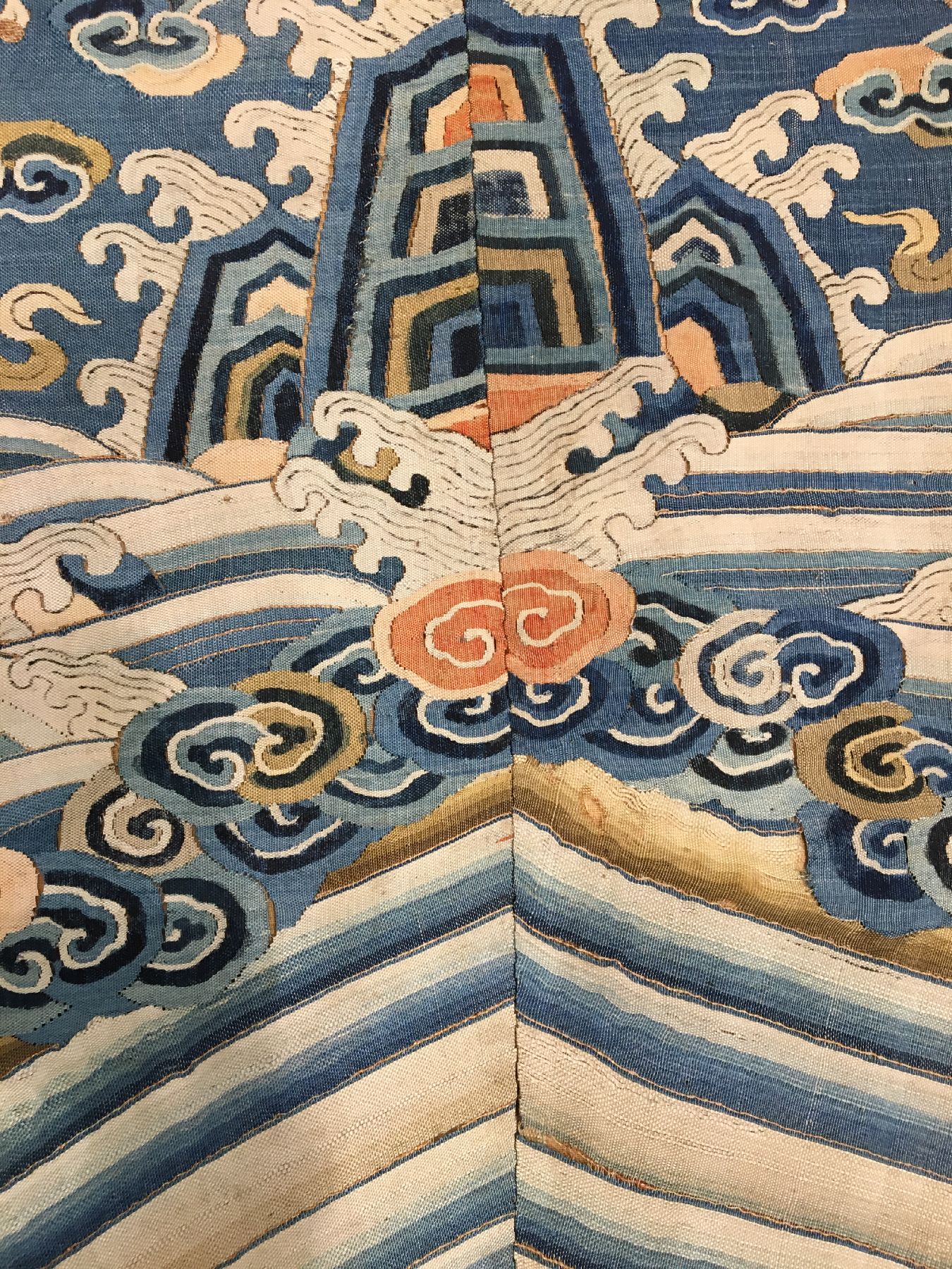 Detail g: Feine Seiden Kesi mit Metallbrokat "Drachen" antik (Gefertigt für den Kaiserhof in der verbotenen Stadt Peking), China, 18.Jhd., reine ...