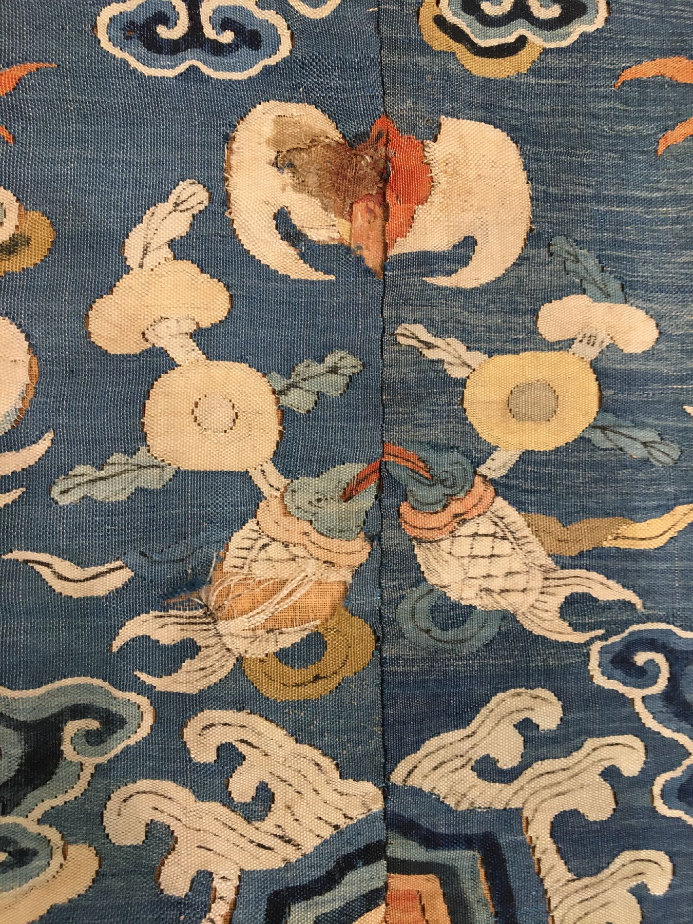 Detail i: Feine Seiden Kesi mit Metallbrokat "Drachen" antik (Gefertigt für den Kaiserhof in der verbotenen Stadt Peking), China, 18.Jhd., reine ...