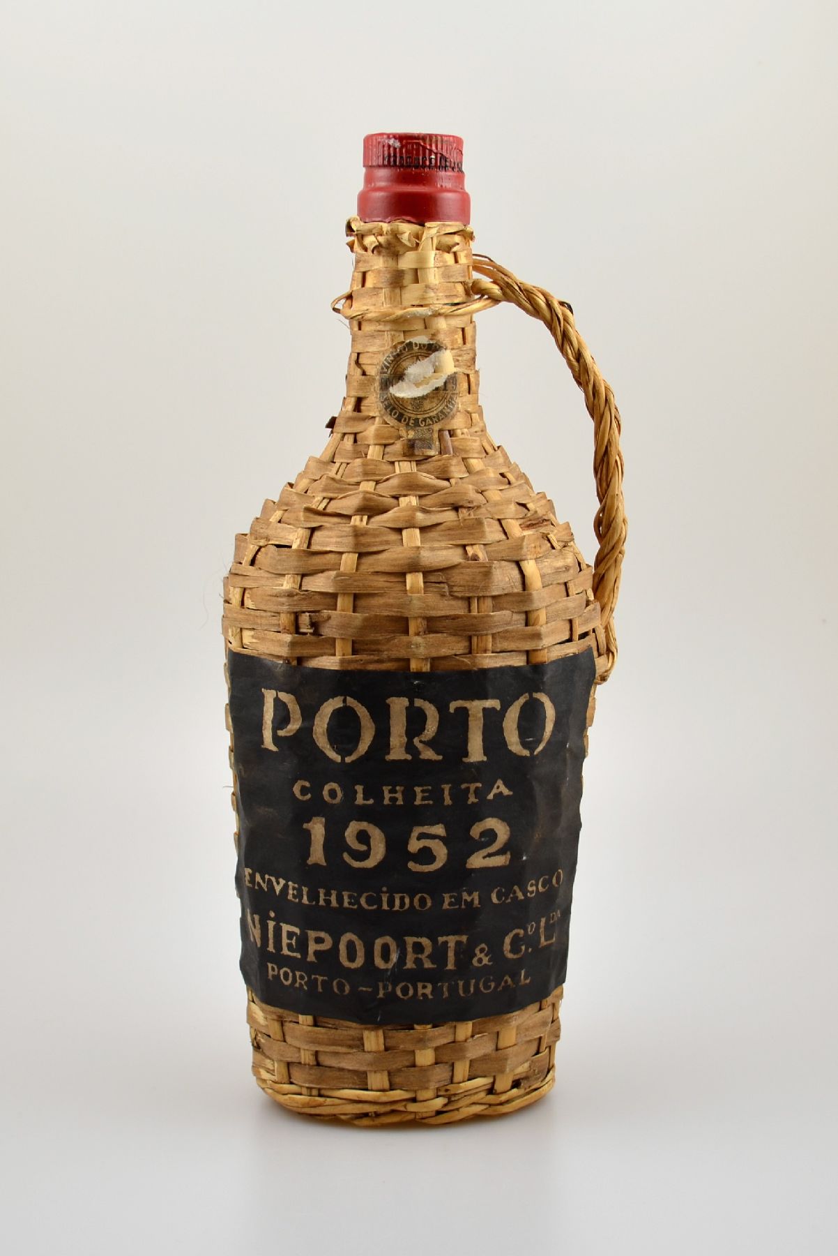 1 Flasche 1952 Niepoort Colheita, ca. 75 cl, 20 % Vol., guter Erhaltungszustand, Weinflasche im Korbgeflecht, unverkostet sammelwürdig, sehr selten ...