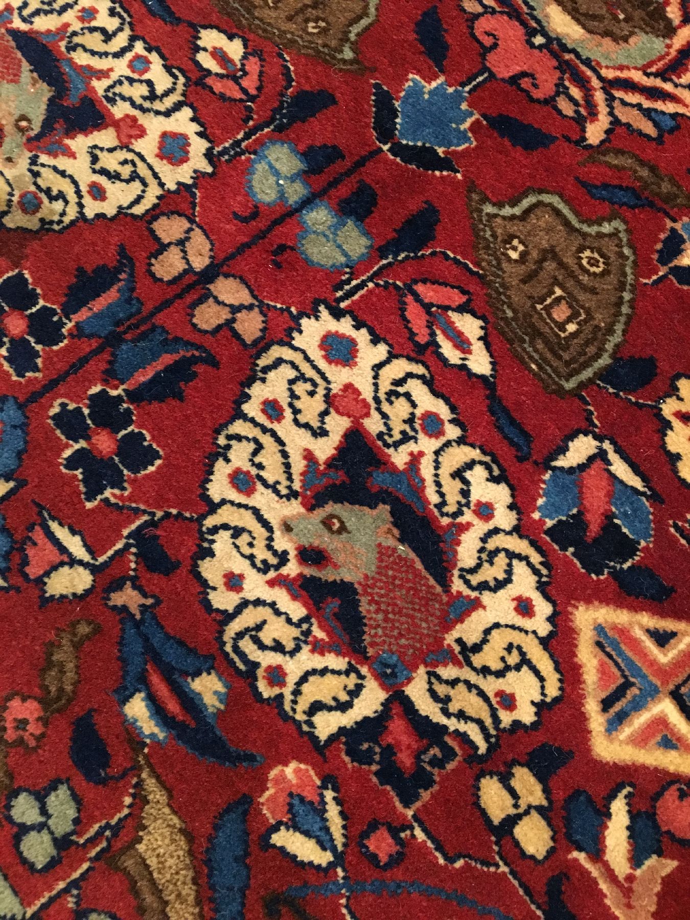 Detail e: Khorassan alt, Ostpersien, um 1930, Wolle geknüpft auf Baumwolle. Sehr seltener Teppich aus dem Khorassan-Gebiet mit Canvas-artigen Grundgewebe. ...