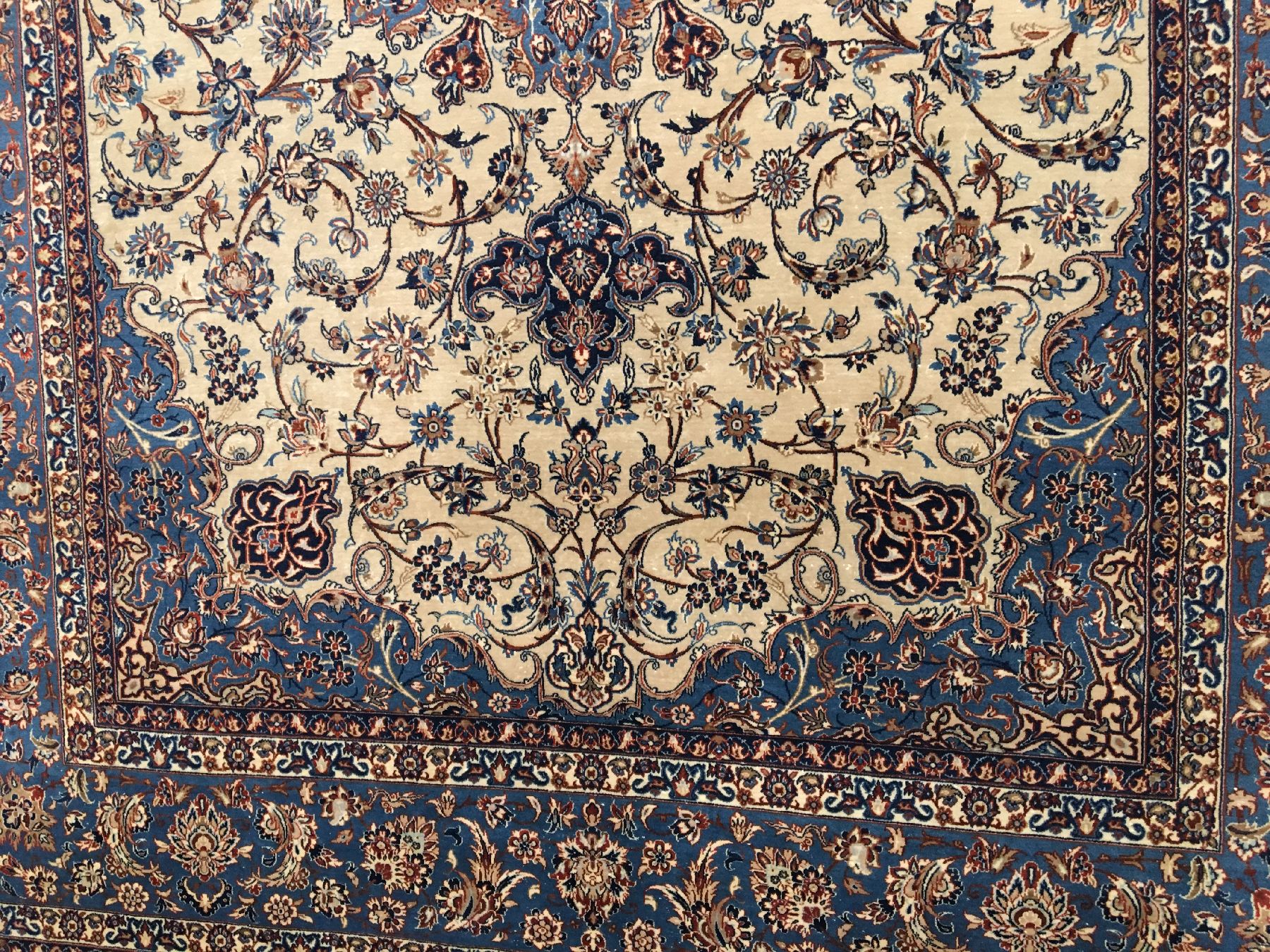 Detail c: Feiner Esfahan "Seirafian" alt (Signiert), Zentralpersien, um 1950/1960, Korkwolle geknüpft auf Seidenkette. Hochfeiner Esfahan mit ...