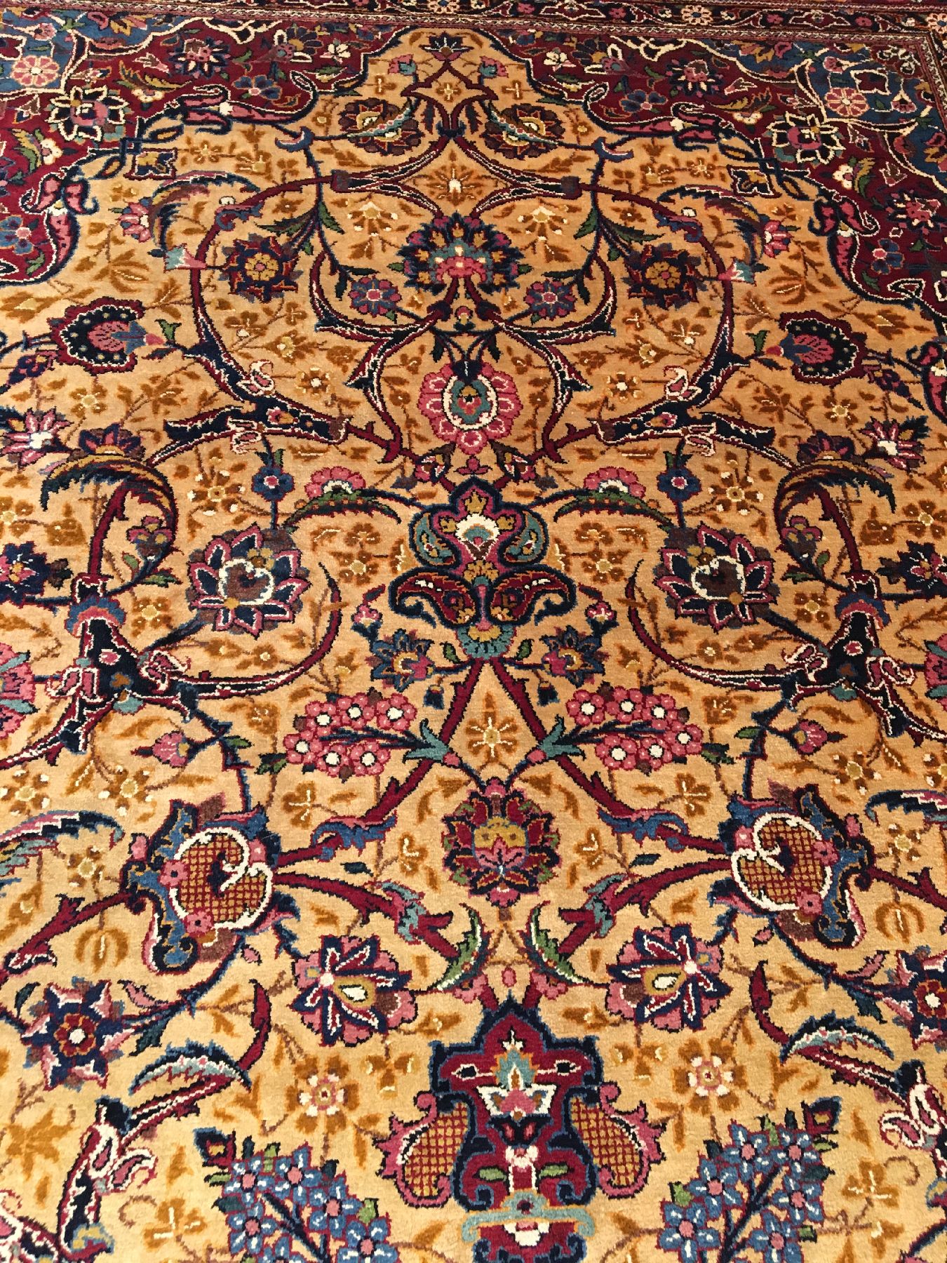 Detail d: Feiner Seiden Keschan alt, Zentralpersien, um 1930, reine Naturseide. Seltener Seiden Keschan mit kunstvollen Design im Stile der berühmten ...
