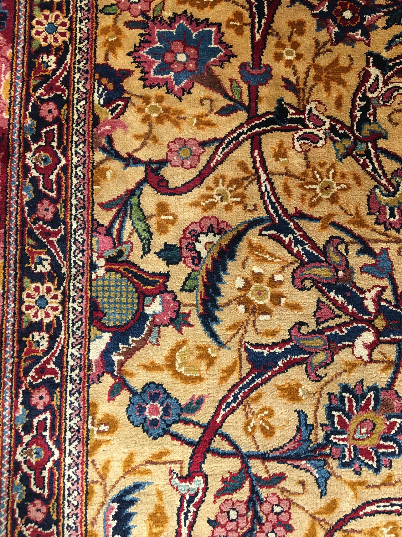 Detail e: Feiner Seiden Keschan alt, Zentralpersien, um 1930, reine Naturseide. Seltener Seiden Keschan mit kunstvollen Design im Stile der berühmten ...