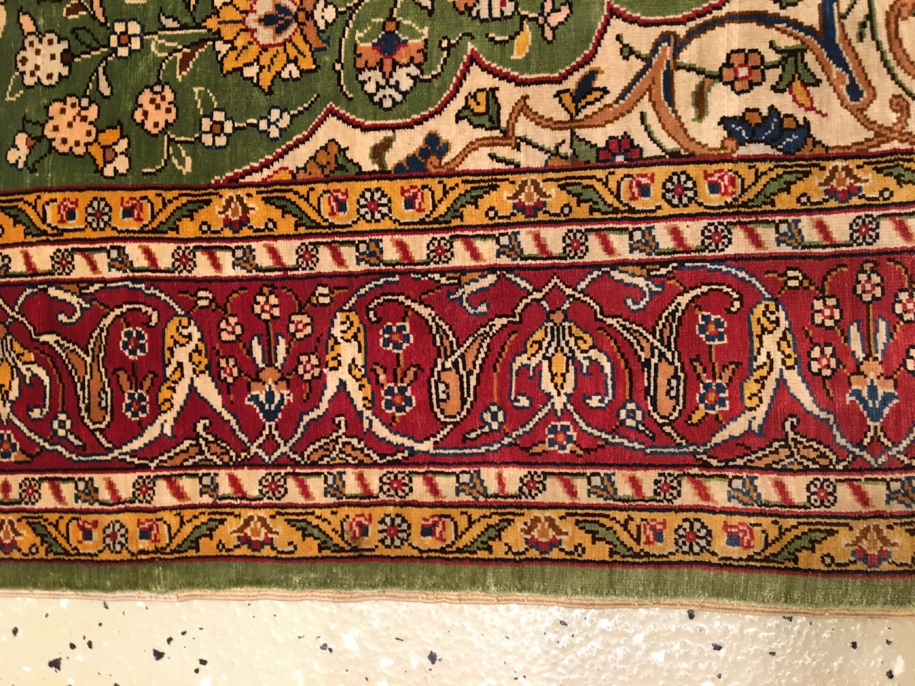 Detail e: Feiner grüner Seiden Hereke "Özipek" alt (Signiert), Türkei, um 1960, reine Naturseide. Feiner Hereke mit Medaillon Muster auf grünen ...