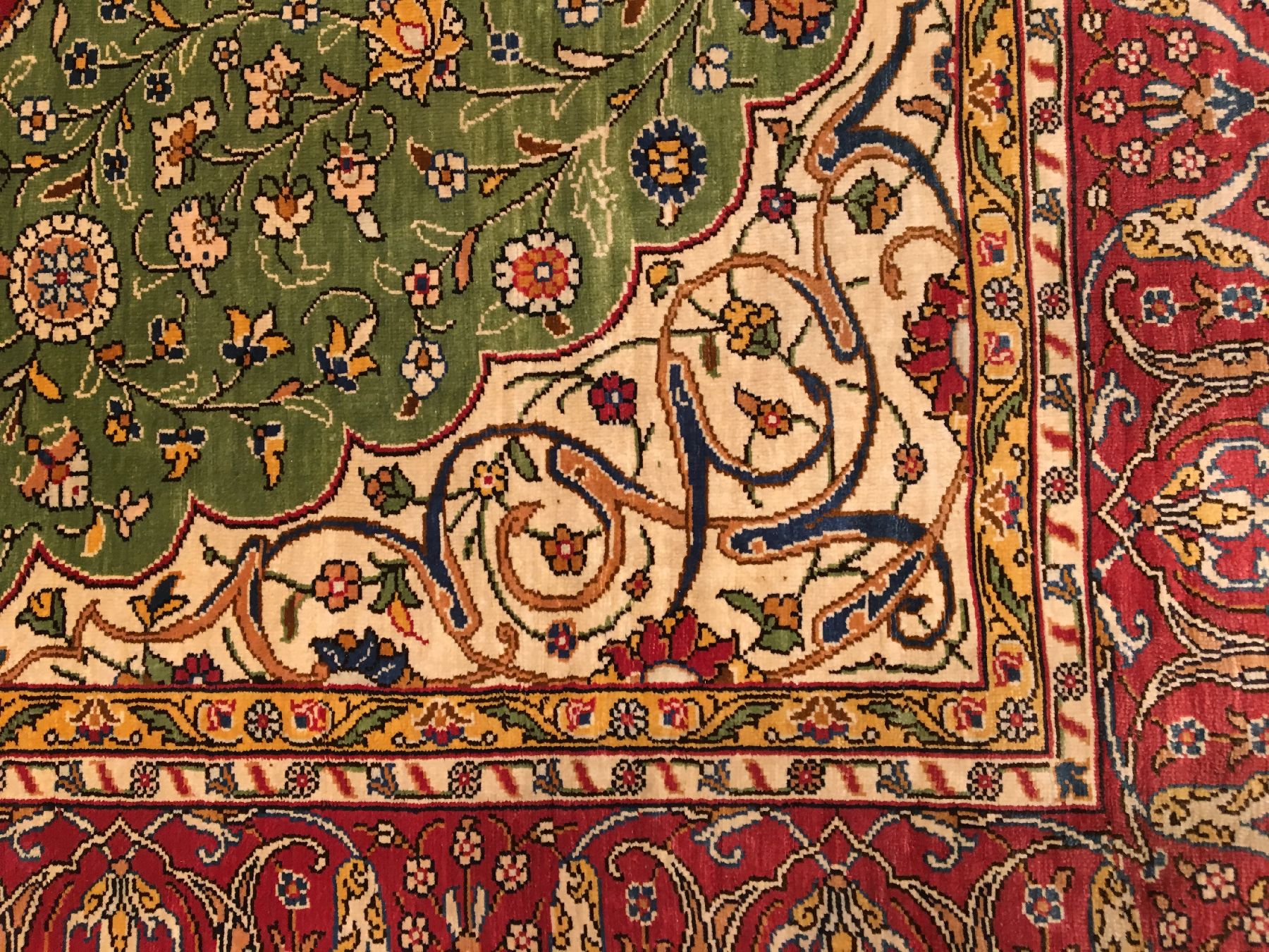 Detail f: Feiner grüner Seiden Hereke "Özipek" alt (Signiert), Türkei, um 1960, reine Naturseide. Feiner Hereke mit Medaillon Muster auf grünen ...