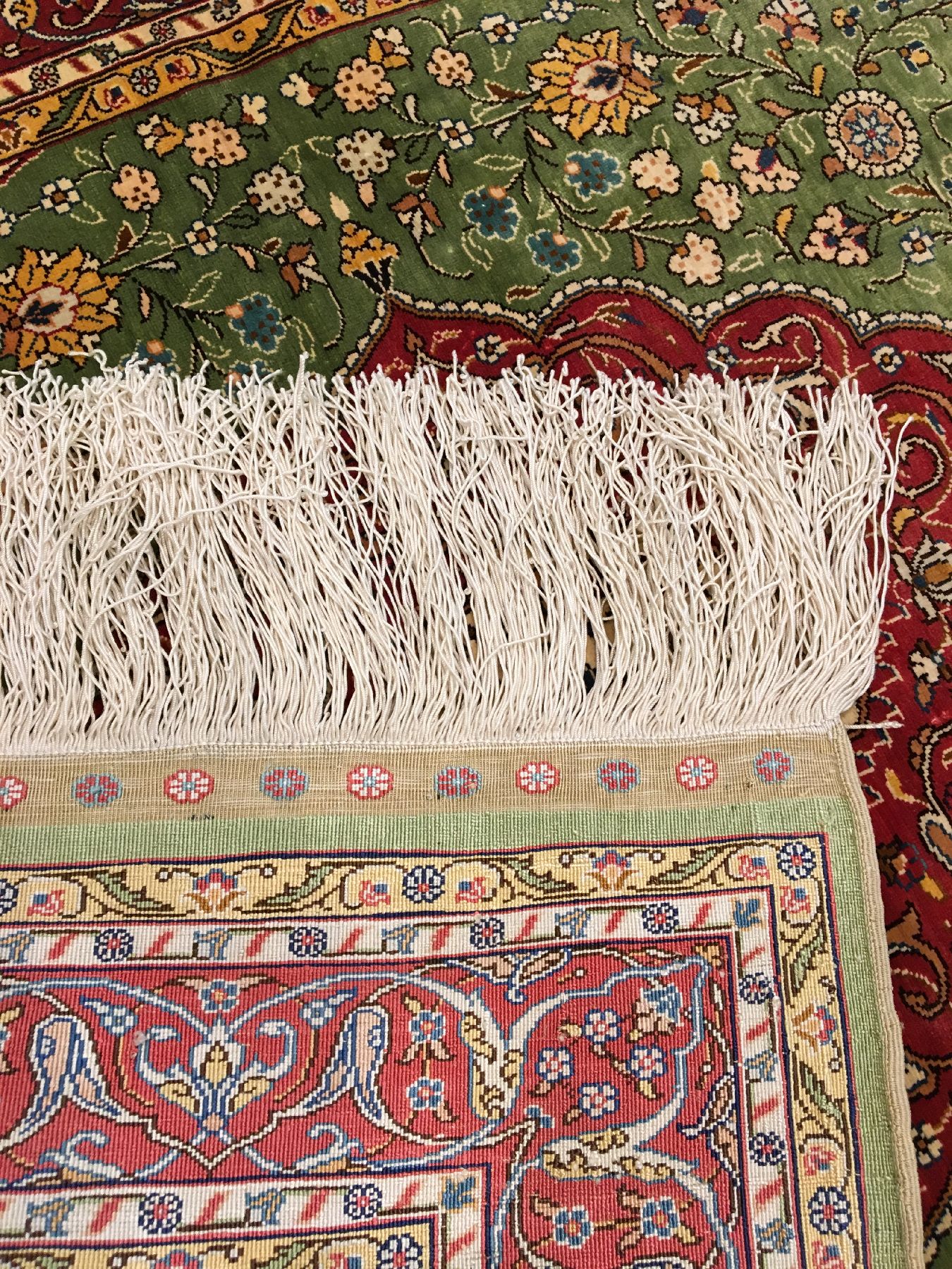 Detail i: Feiner grüner Seiden Hereke "Özipek" alt (Signiert), Türkei, um 1960, reine Naturseide. Feiner Hereke mit Medaillon Muster auf grünen ...