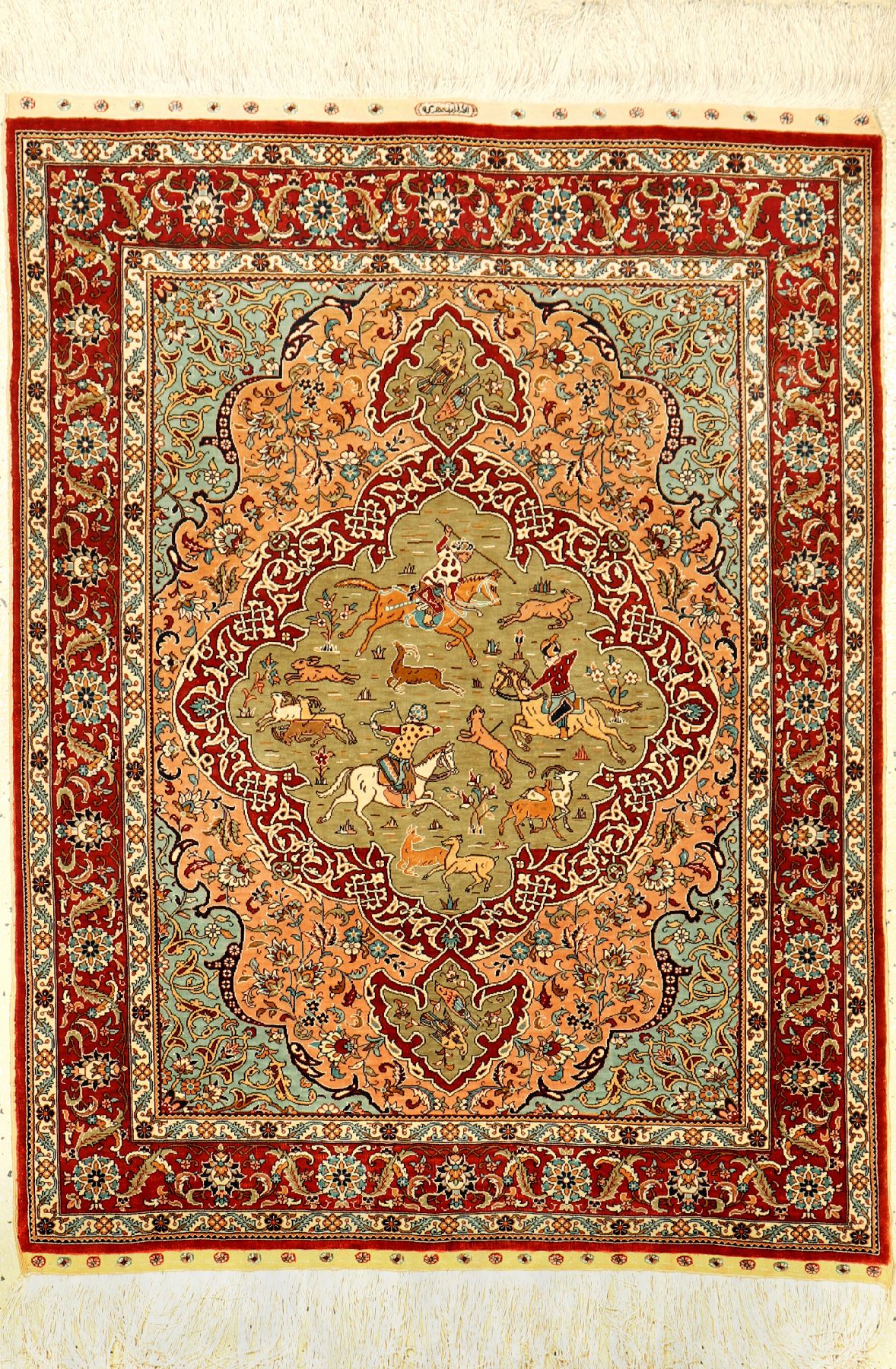 Feiner Seiden Hereke "Özipek" alt (Signiert), Türkei, um 1970, reine Naturseide. Feiner Seiden Hereke mit Hunting-Medaillon Muster. ...