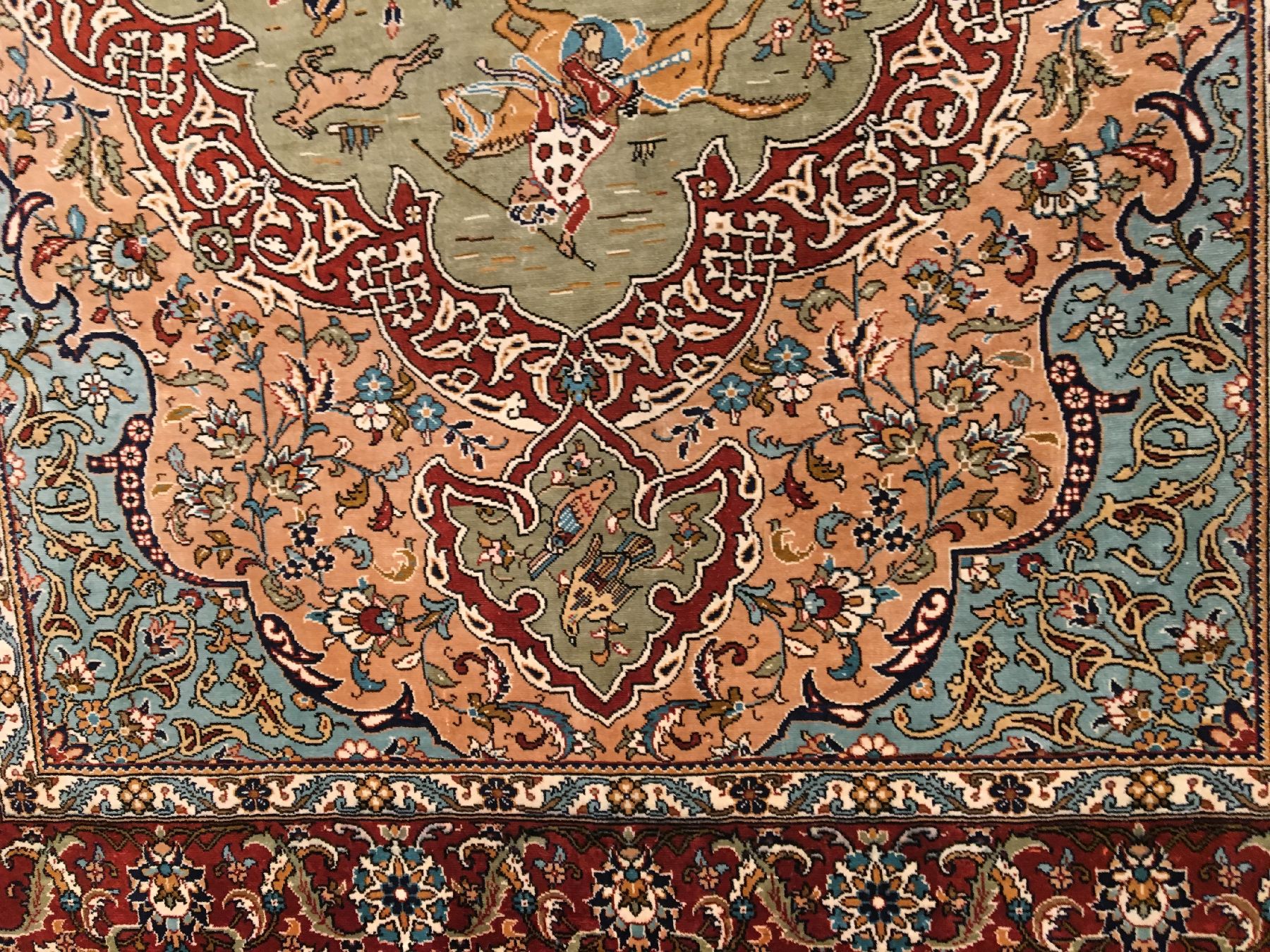 Detail e: Feiner Seiden Hereke "Özipek" alt (Signiert), Türkei, um 1970, reine Naturseide. Feiner Seiden Hereke mit Hunting-Medaillon Muster. ...
