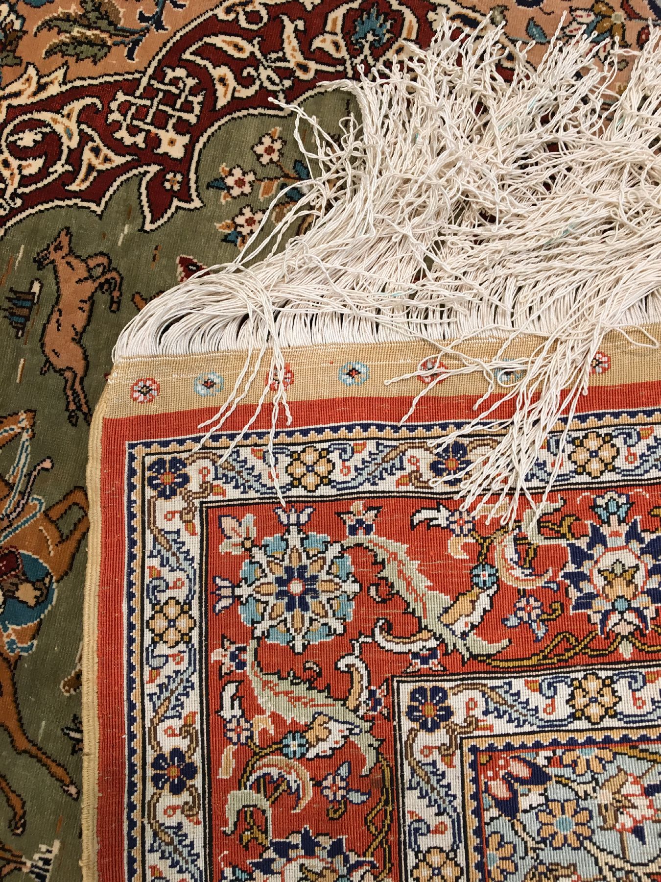 Detail i: Feiner Seiden Hereke "Özipek" alt (Signiert), Türkei, um 1970, reine Naturseide. Feiner Seiden Hereke mit Hunting-Medaillon Muster. ...