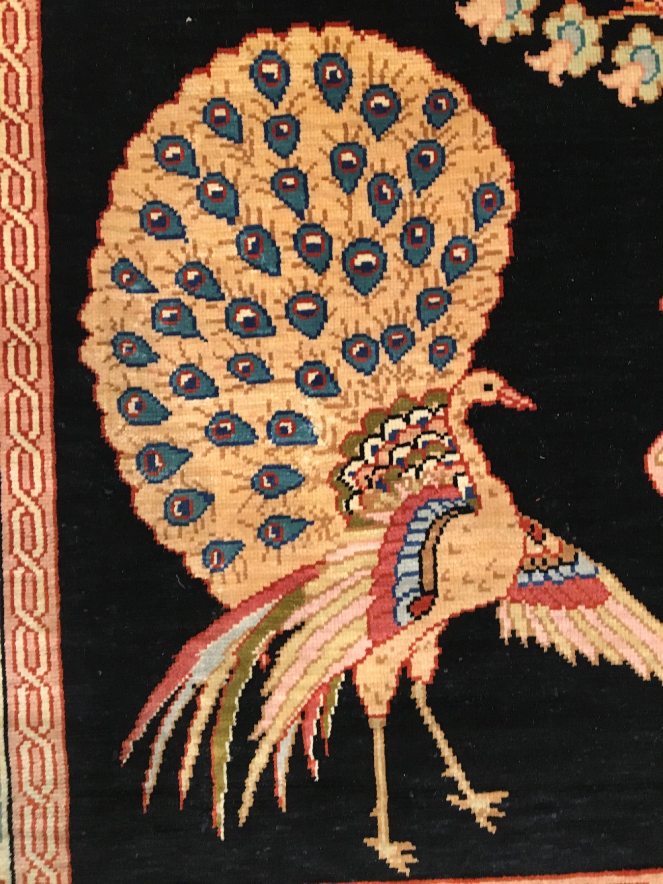 Detail f: Feiner Seiden Hereke alt (Signiert), Türkei, um 1970, reine Naturseide. Hochdekorativer Seiden Hereke mit einzigartigen Vasen Muster auf schwarzen ...
