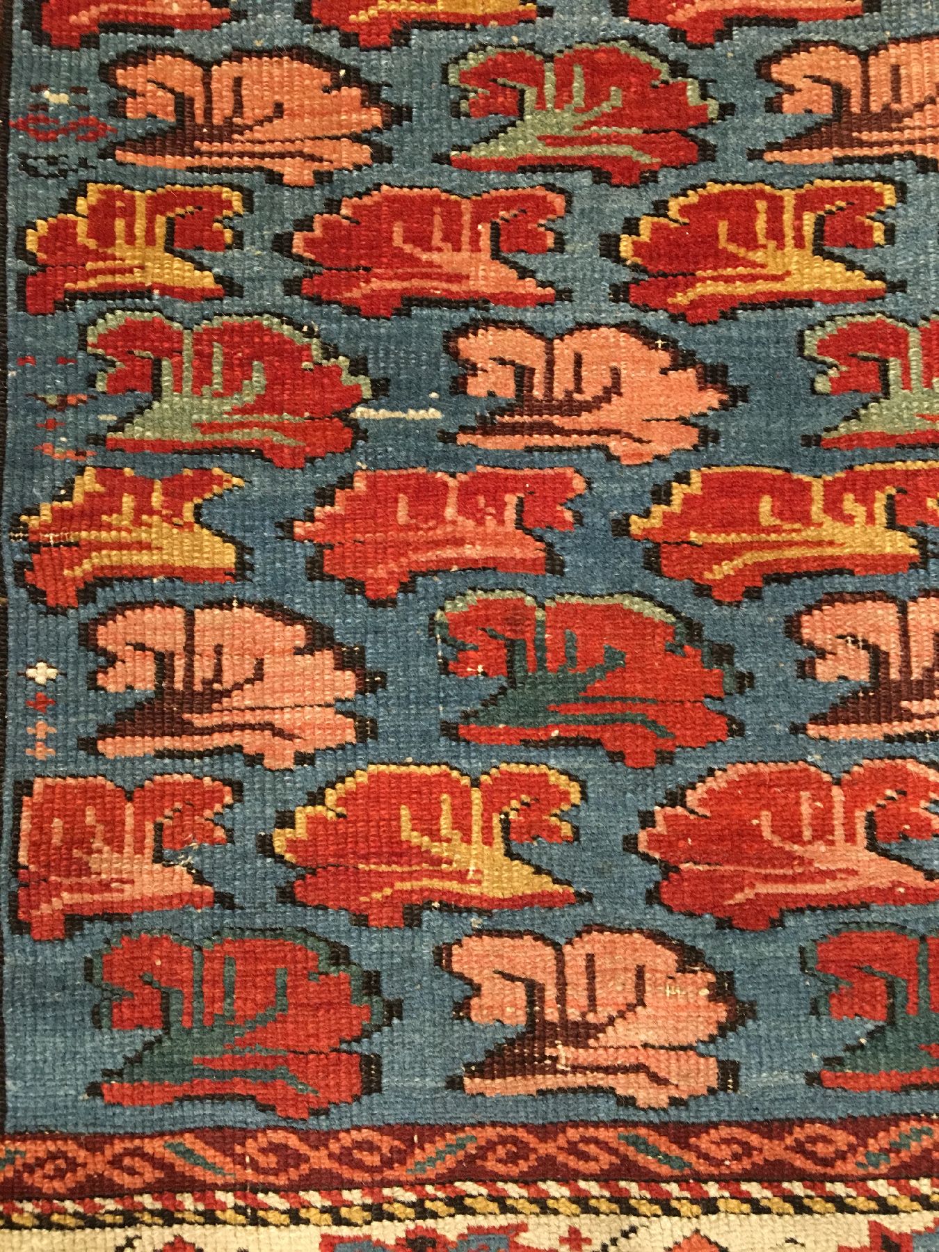 Detail f: Seichur antik, Ostkaukasus Kuba-Gebiet, Ende 19.Jhd., Wolle geknüpft auf Wolle. Kleinformatiger Seichur im Nelkentypus auf himmelblauen Grund. ...