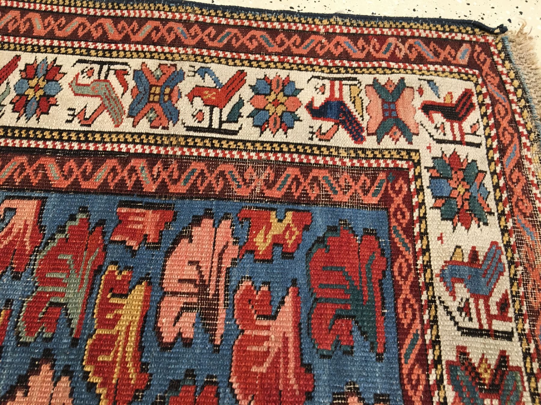 Detail h: Seichur antik, Ostkaukasus Kuba-Gebiet, Ende 19.Jhd., Wolle geknüpft auf Wolle. Kleinformatiger Seichur im Nelkentypus auf himmelblauen Grund. ...