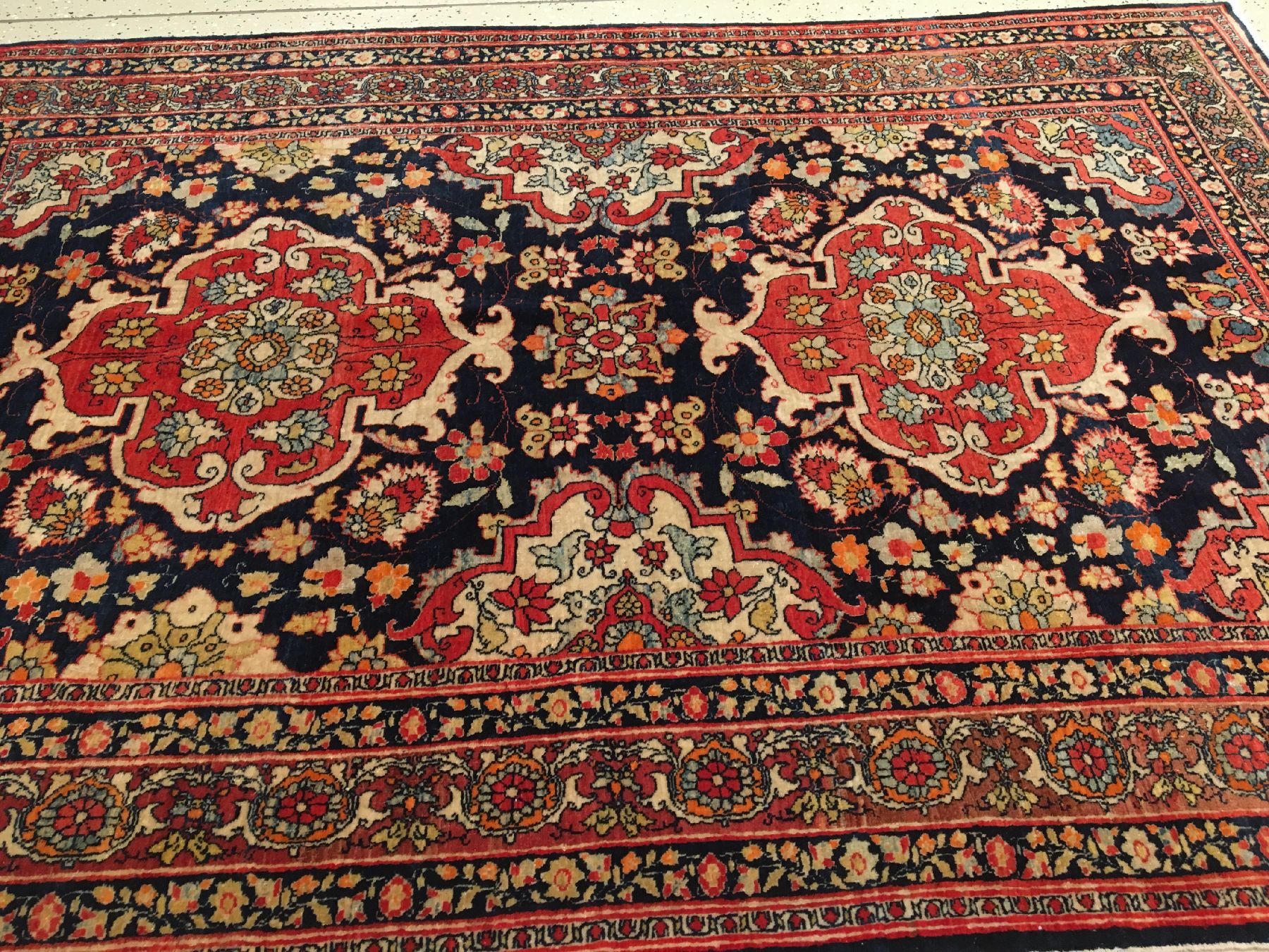 Detail b: Feiner Täbriz "Hadji-Jalili" antik, Nordwestpersien, Ende 19.Jhd., Korkwolle geknüpft auf Baumwolle. Dekorativer Täbriz aus den ...