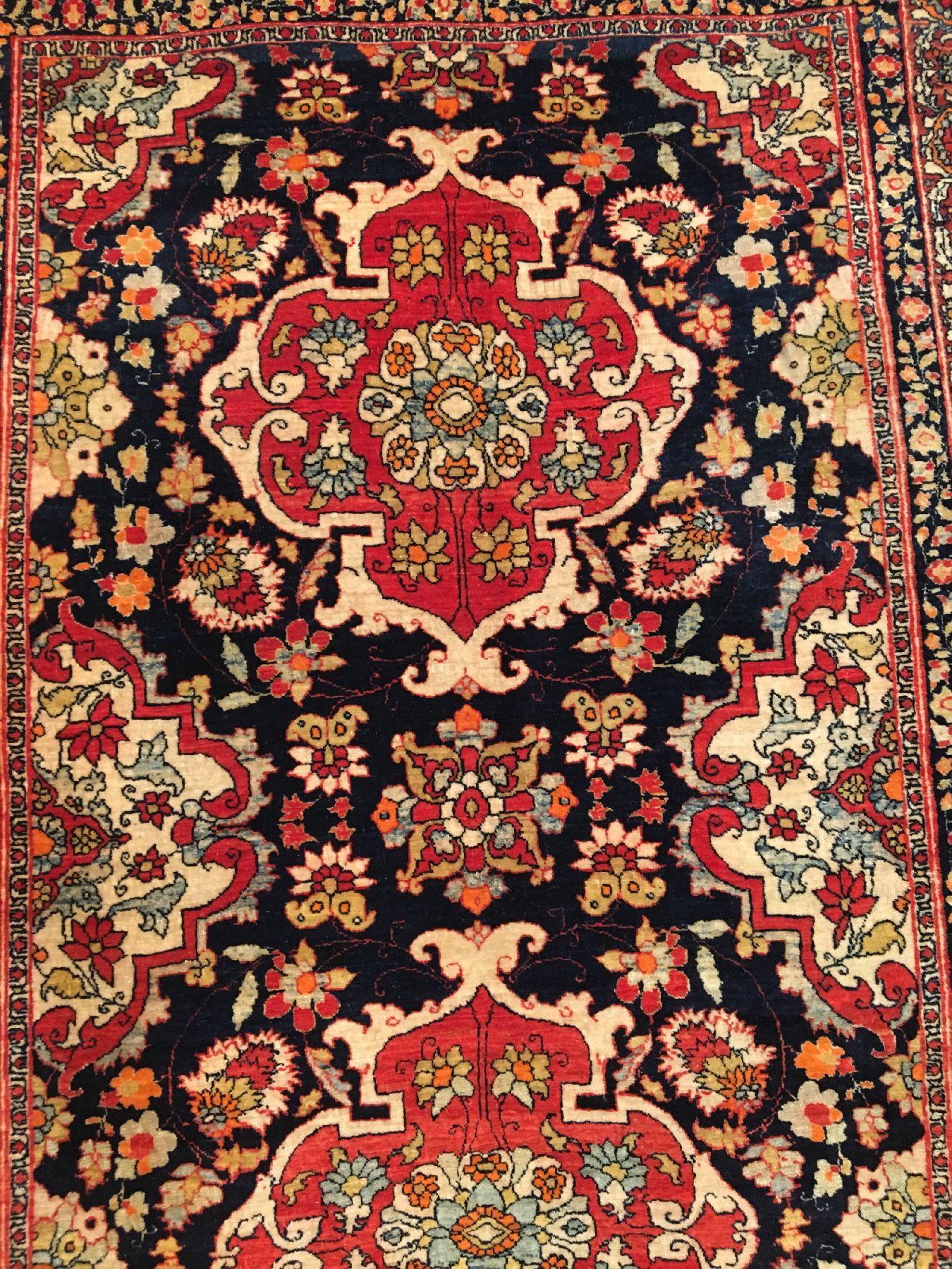 Detail c: Feiner Täbriz "Hadji-Jalili" antik, Nordwestpersien, Ende 19.Jhd., Korkwolle geknüpft auf Baumwolle. Dekorativer Täbriz aus den ...