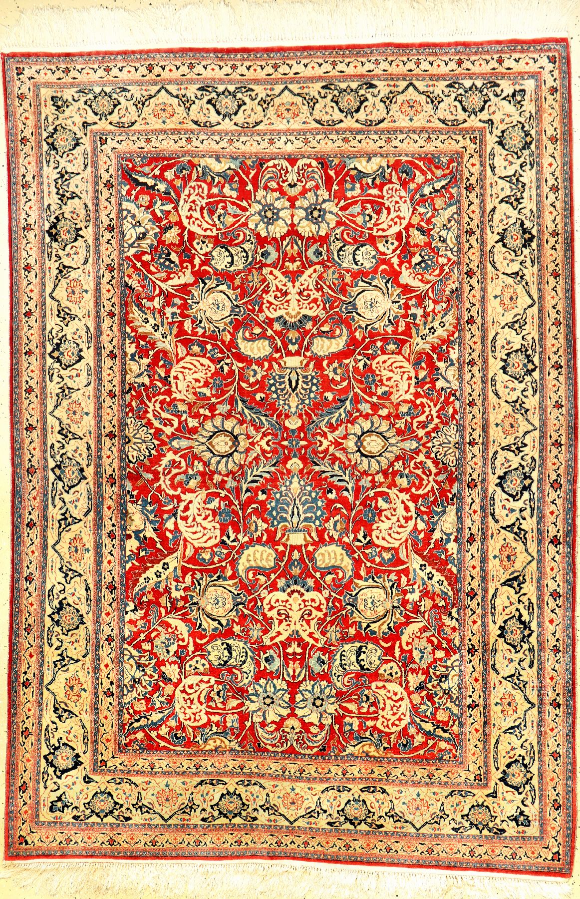Feiner Nain "Tudeschk" (Part-Silk) alt, Zentralpersien, um 1940, Korkwolle mit Seide geknüpft auf Baumwolle. Feiner rotgrundiger Nain aus ...