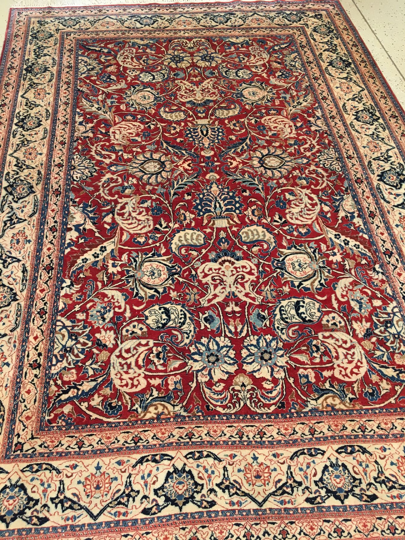Detail a: Feiner Nain "Tudeschk" (Part-Silk) alt, Zentralpersien, um 1940, Korkwolle mit Seide geknüpft auf Baumwolle. Feiner rotgrundiger Nain aus ...
