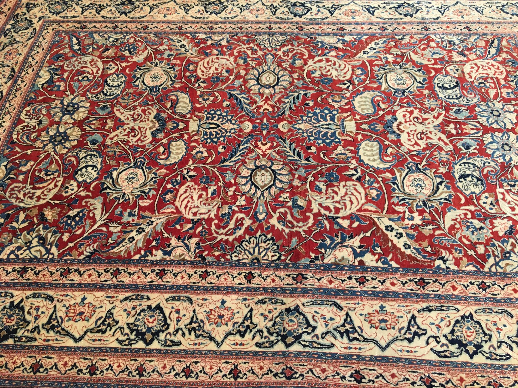 Detail b: Feiner Nain "Tudeschk" (Part-Silk) alt, Zentralpersien, um 1940, Korkwolle mit Seide geknüpft auf Baumwolle. Feiner rotgrundiger Nain aus ...