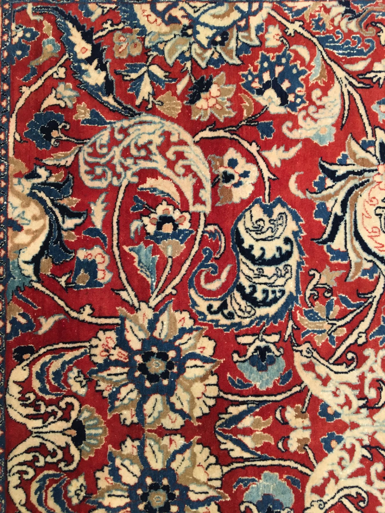 Detail c: Feiner Nain "Tudeschk" (Part-Silk) alt, Zentralpersien, um 1940, Korkwolle mit Seide geknüpft auf Baumwolle. Feiner rotgrundiger Nain aus ...