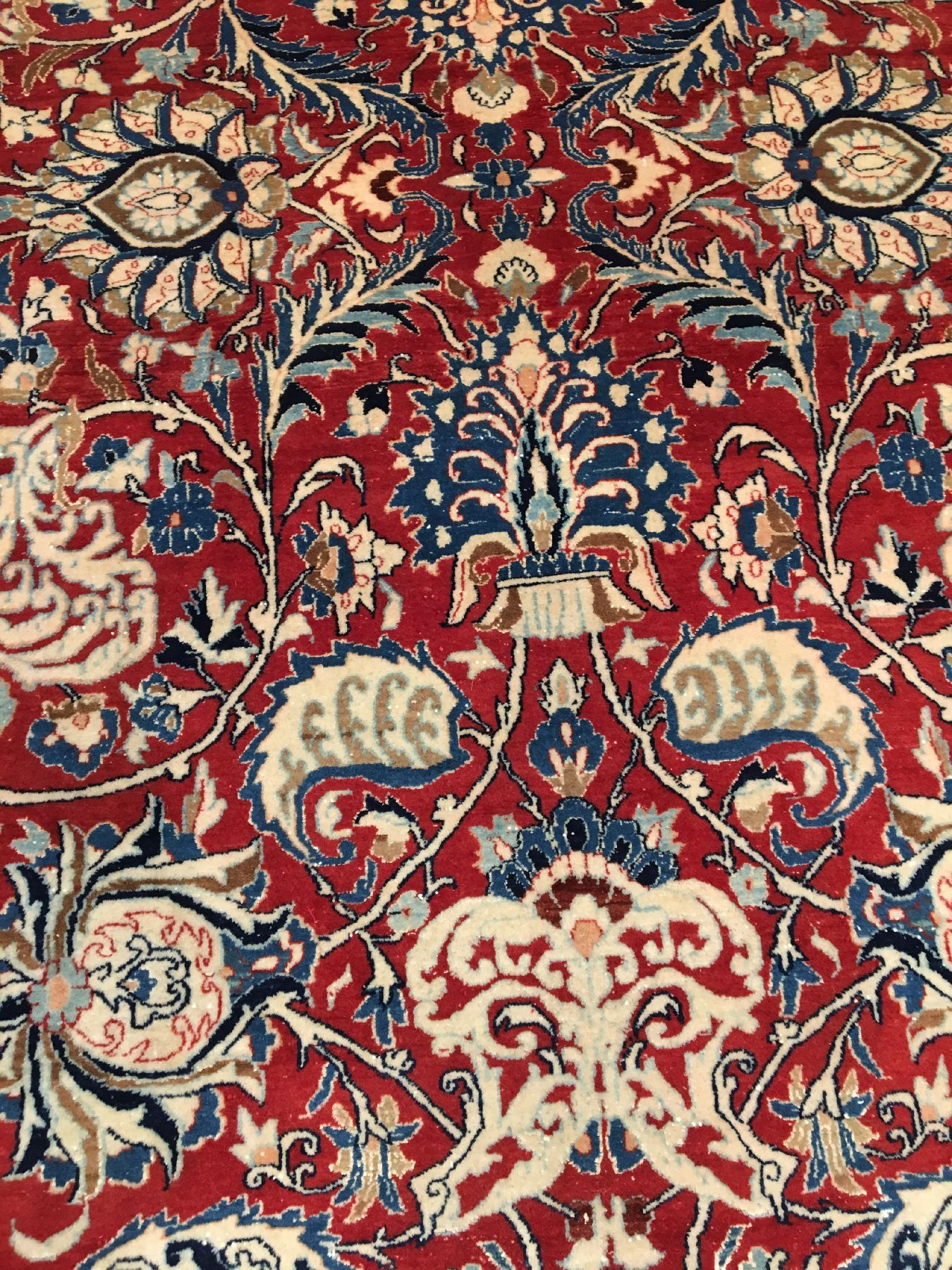 Detail e: Feiner Nain "Tudeschk" (Part-Silk) alt, Zentralpersien, um 1940, Korkwolle mit Seide geknüpft auf Baumwolle. Feiner rotgrundiger Nain aus ...