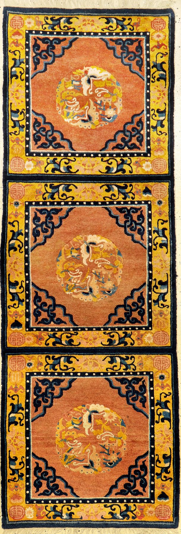 Ning-Hsia "Sitzbankteppich" antik, Westchina, 19.Jhd., Korkwolle geknüpft auf Baumwolle. Hochwertiger Sitzbankteppich mit Schmetterling ...