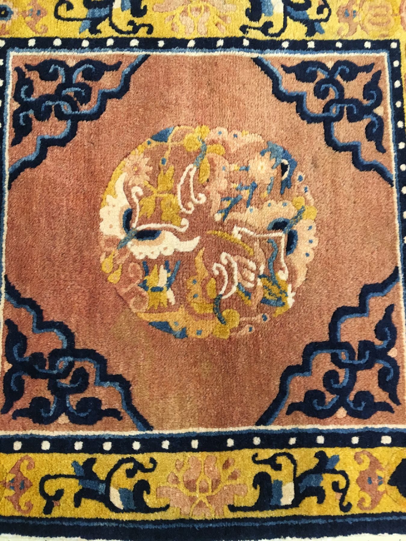 Detail h: Ning-Hsia "Sitzbankteppich" antik, Westchina, 19.Jhd., Korkwolle geknüpft auf Baumwolle. Hochwertiger Sitzbankteppich mit Schmetterling ...