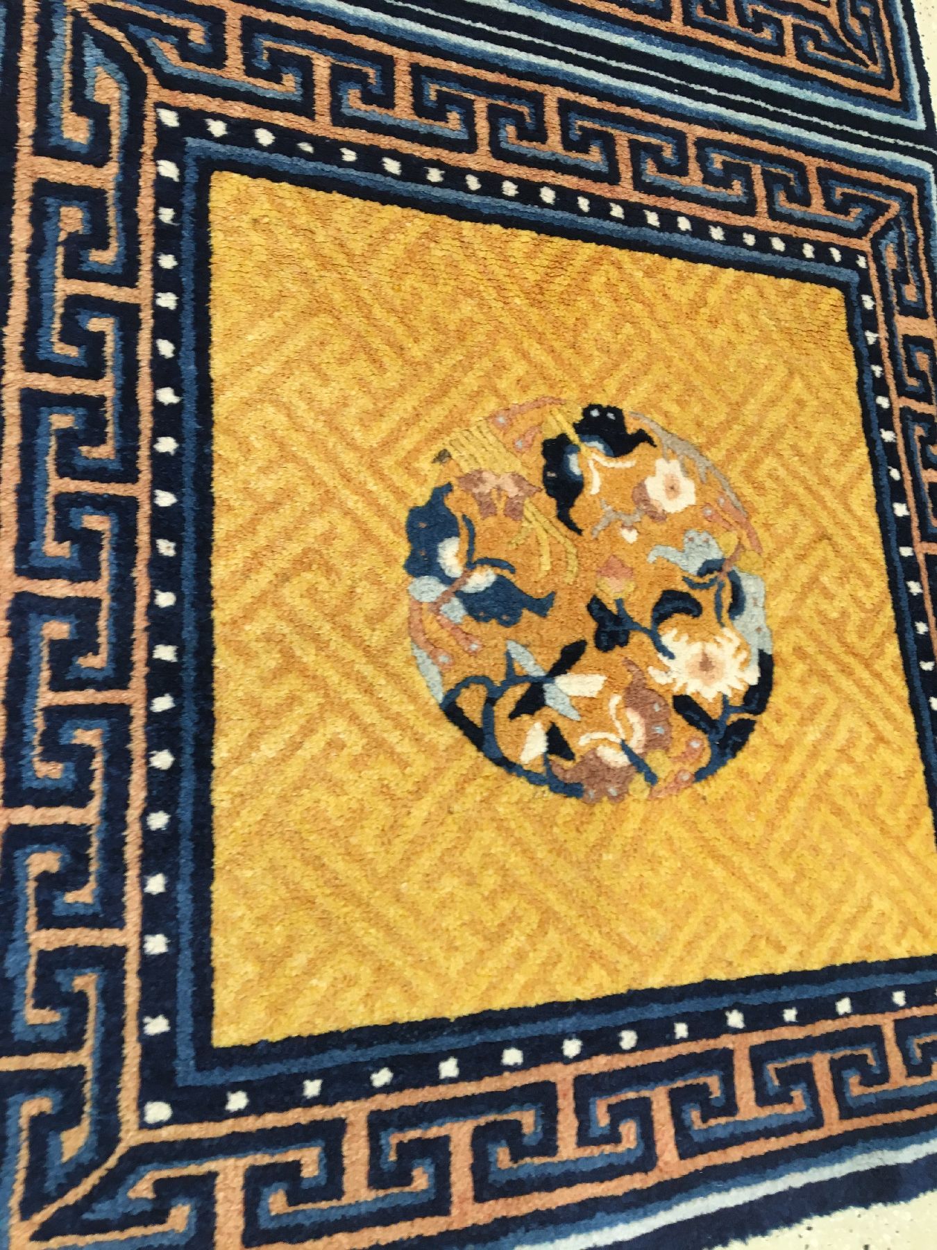 Detail g: 1 Paar gelbe Ning-Hsia "Sitzbankteppiche" antik, Westchina, 19.Jhd., Korkwolle geknüpft auf Baumwolle. Zwei dekorative Sitzbankteppiche ...
