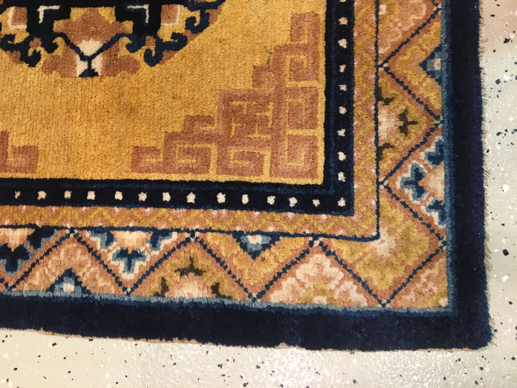 Detail d: Seltene gelbe Ning-Hsia "Meditationsmatte" antik, Westchina, 19.Jhd., Wolle geknüpft auf Baumwolle. Rare Meditationsmatte aus der ...