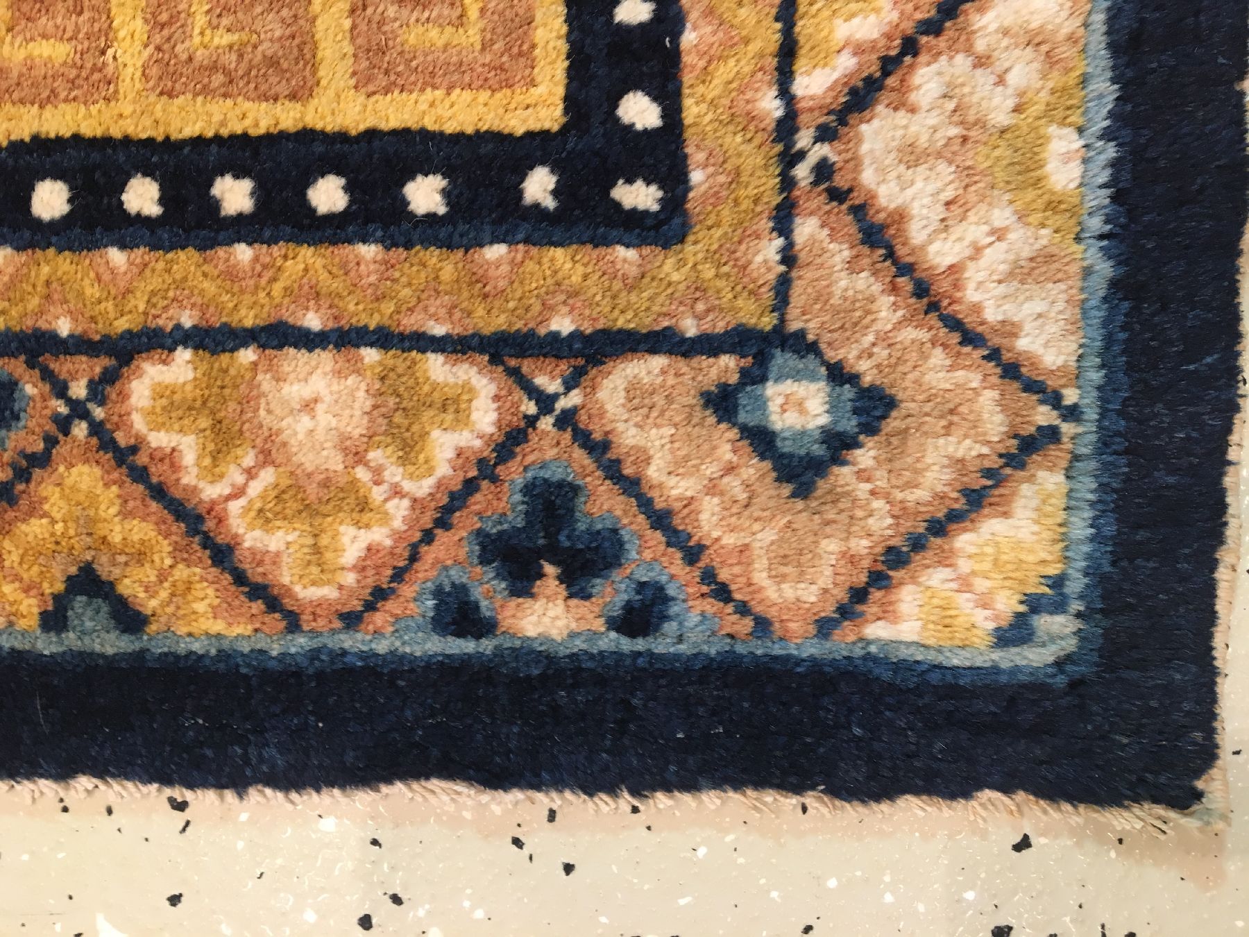 Detail e: Seltene gelbe Ning-Hsia "Meditationsmatte" antik, Westchina, 19.Jhd., Wolle geknüpft auf Baumwolle. Rare Meditationsmatte aus der ...