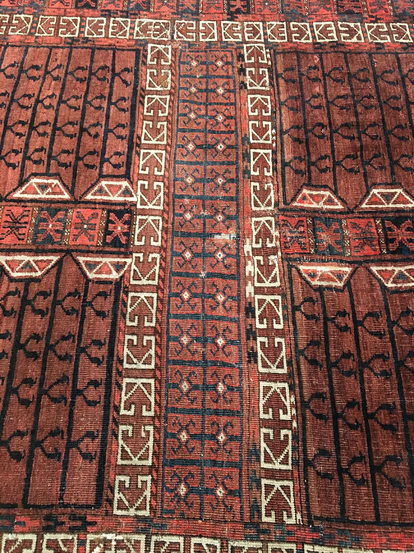 Detail c: Arabatschi "Engsi" antik, Turkmenistan, frühes 19.Jhd., Wolle geknüpft auf Wolle/Ziegenhaar. Seltener früher Türteppich der Arabatschi ...