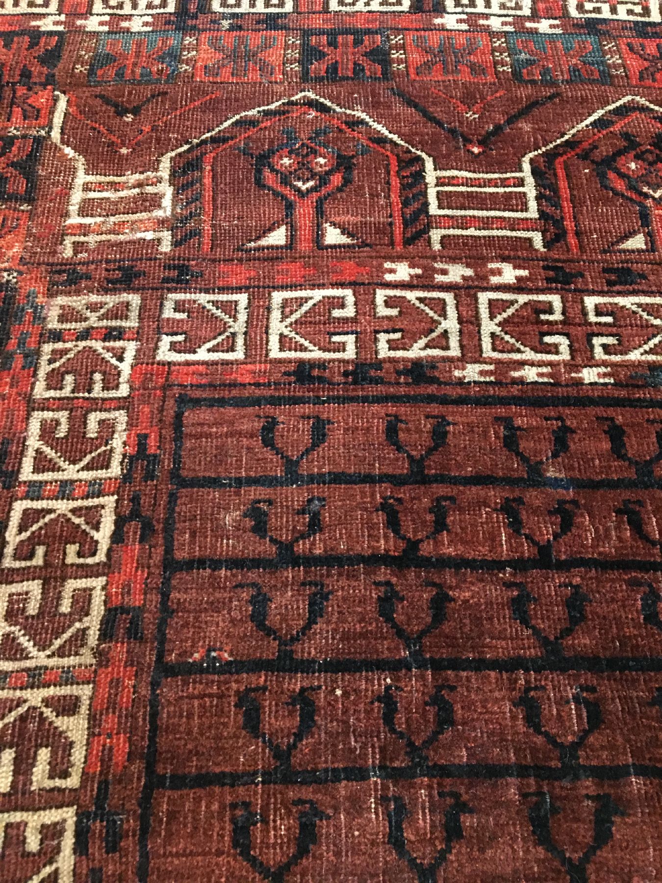 Detail d: Arabatschi "Engsi" antik, Turkmenistan, frühes 19.Jhd., Wolle geknüpft auf Wolle/Ziegenhaar. Seltener früher Türteppich der Arabatschi ...