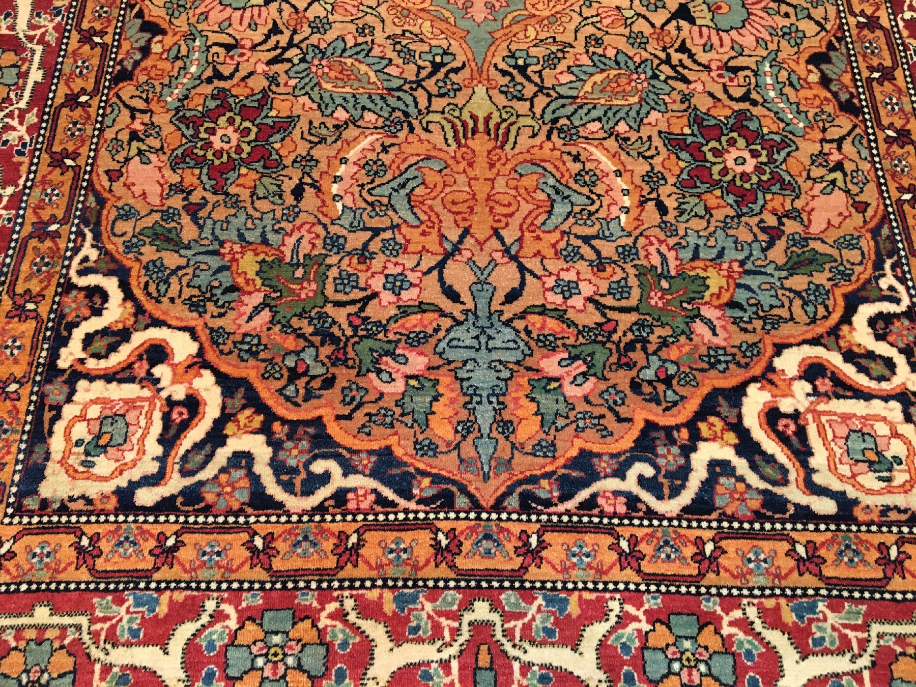 Detail d: Seltener feiner Kerman antik, Südpersien, 19.Jhd., Korkwolle geknüpft auf Baumwolle. Dekorativer Kerman Teppich in einzigartiger Farbkomposition. ...