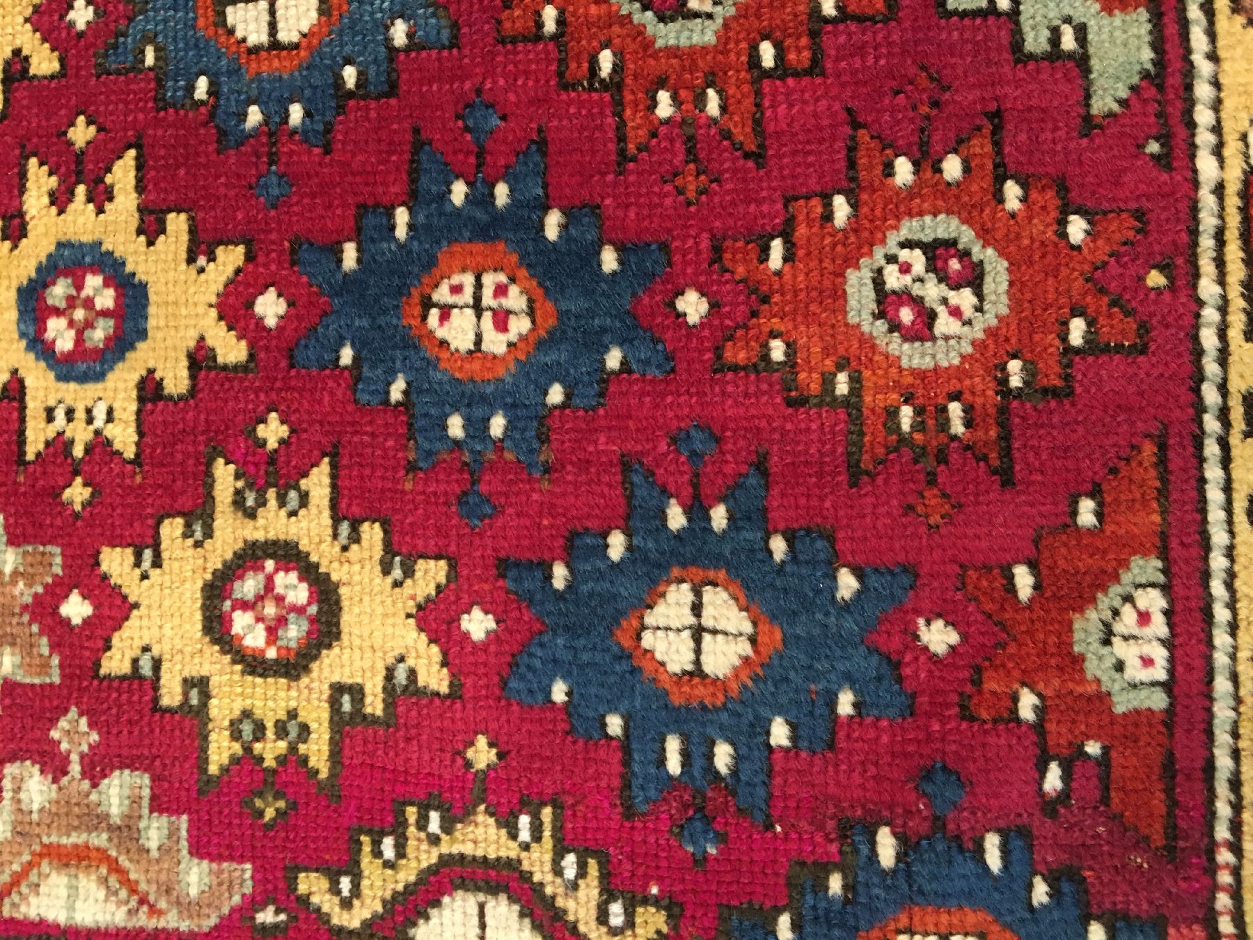 Detail e: Seltener Bergama antik, Nordwestanatolien, 19.Jhd., Wolle geknüpft auf Wolle. Rarer kleiner Bergama Teppich mit Sternen Rapport Muster auf ...