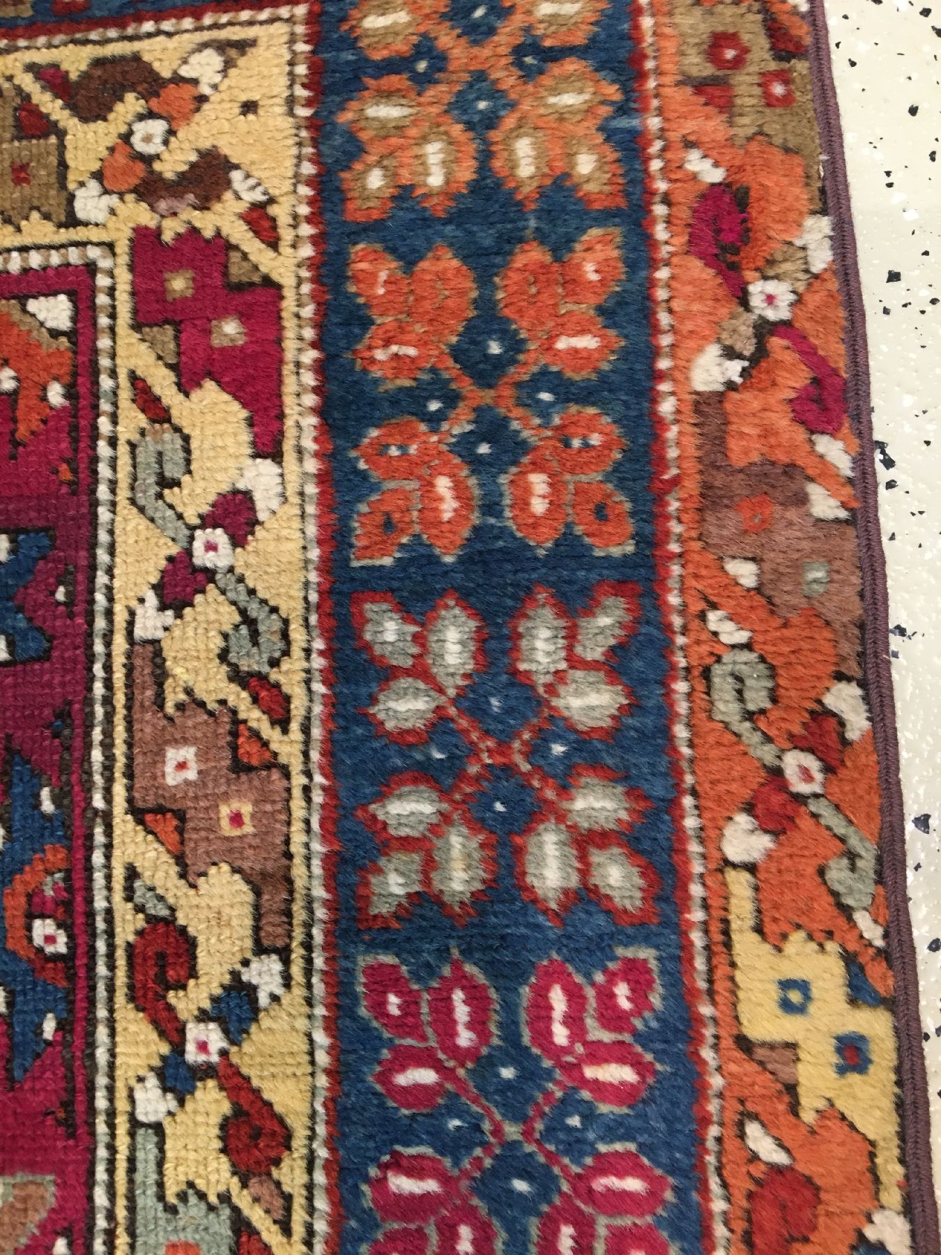 Detail g: Seltener Bergama antik, Nordwestanatolien, 19.Jhd., Wolle geknüpft auf Wolle. Rarer kleiner Bergama Teppich mit Sternen Rapport Muster auf ...