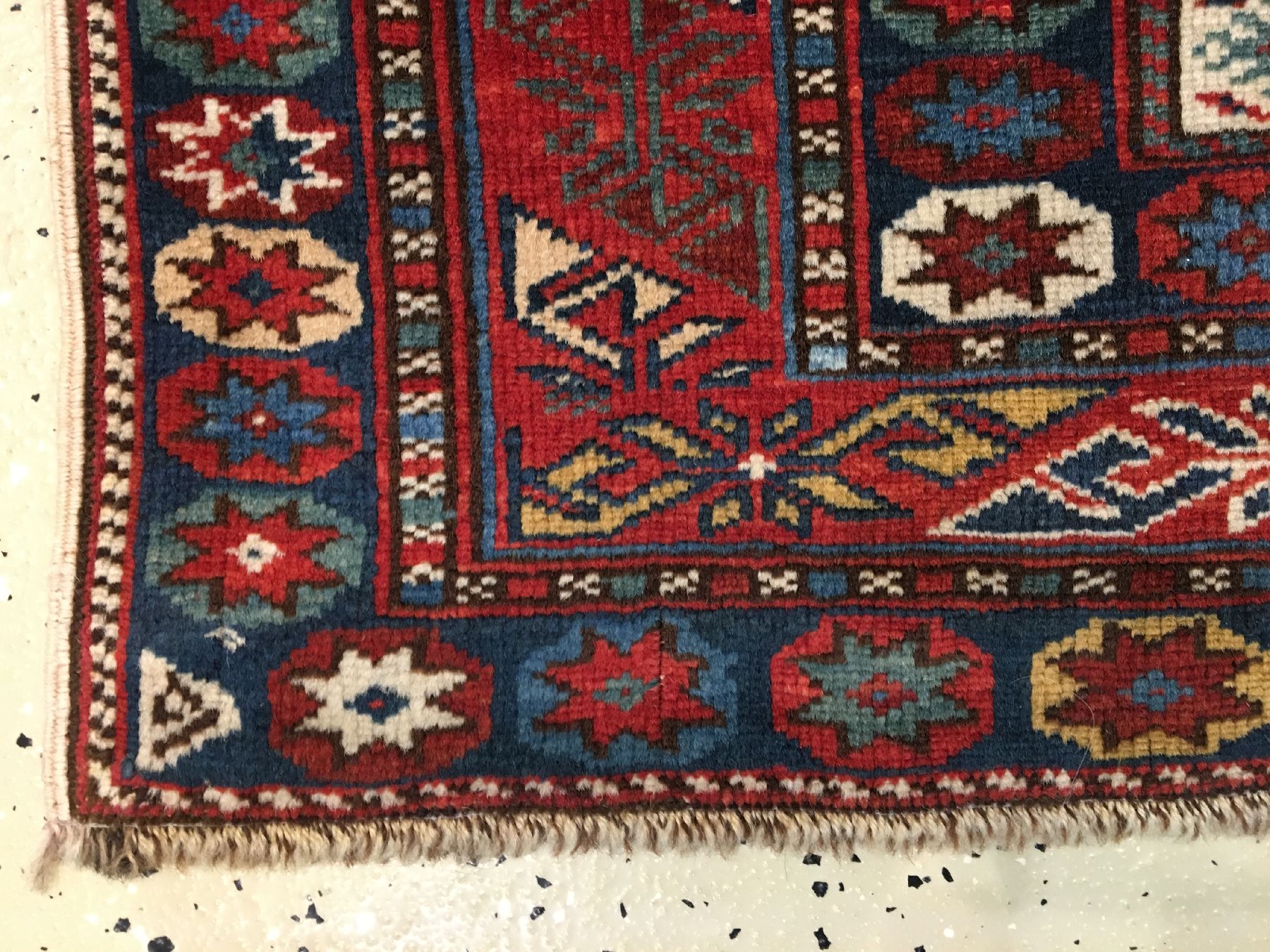 Detail g: Feiner weißgrundiger Schirwan "Gebetsteppich" antik, Ostkaukasus, 19.Jhd., Wolle geknüpft auf Wolle. Bemerkenswert fein geknüpfter ...
