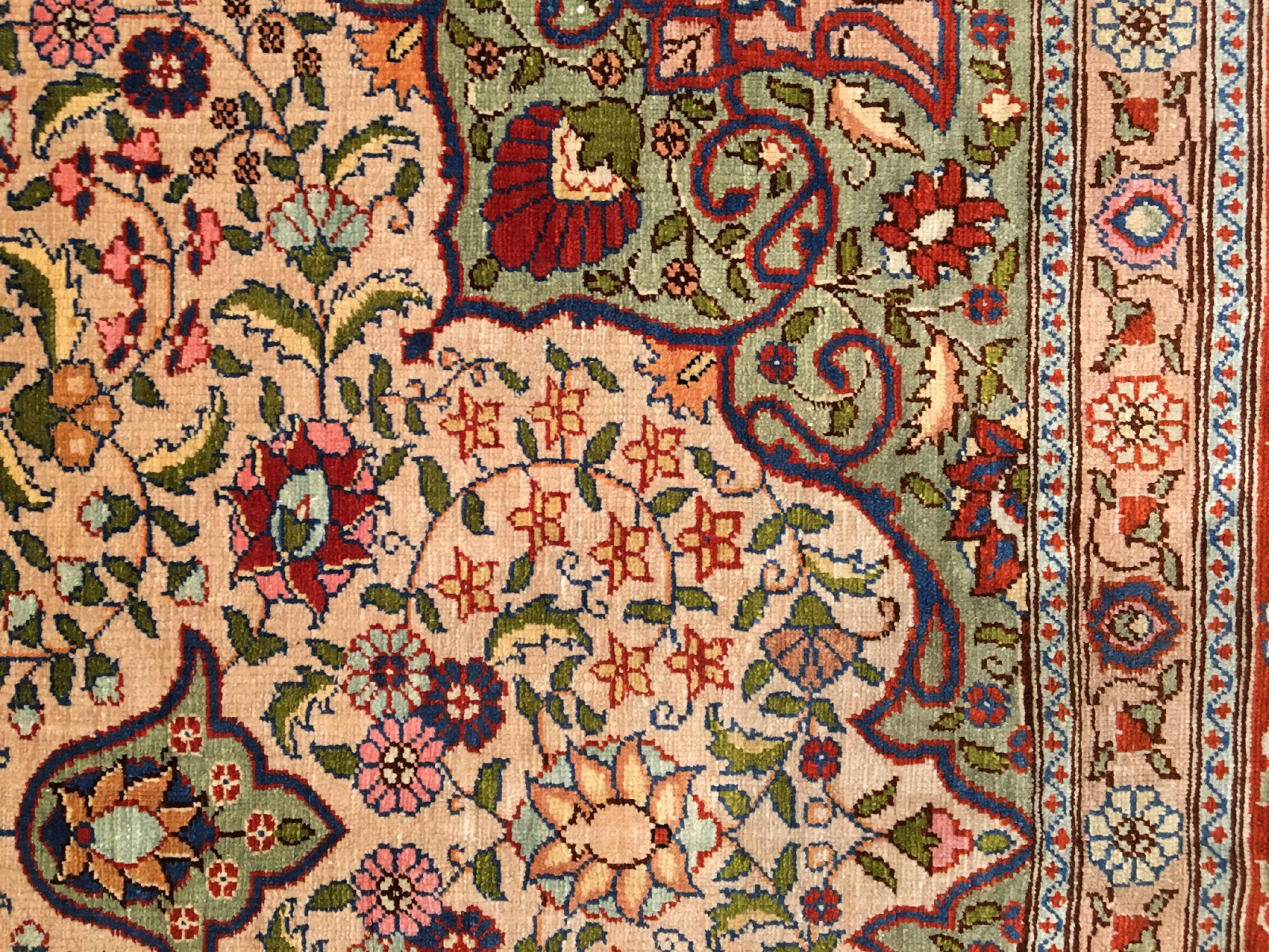 Detail f: Feiner Seiden Hereke alt, Türkei, um 1970, reine Naturseide. Feiner Seiden Hereke mit Medaillon Muster und grünen Nischen. Dekorativ, ca. 123 x 96 ...