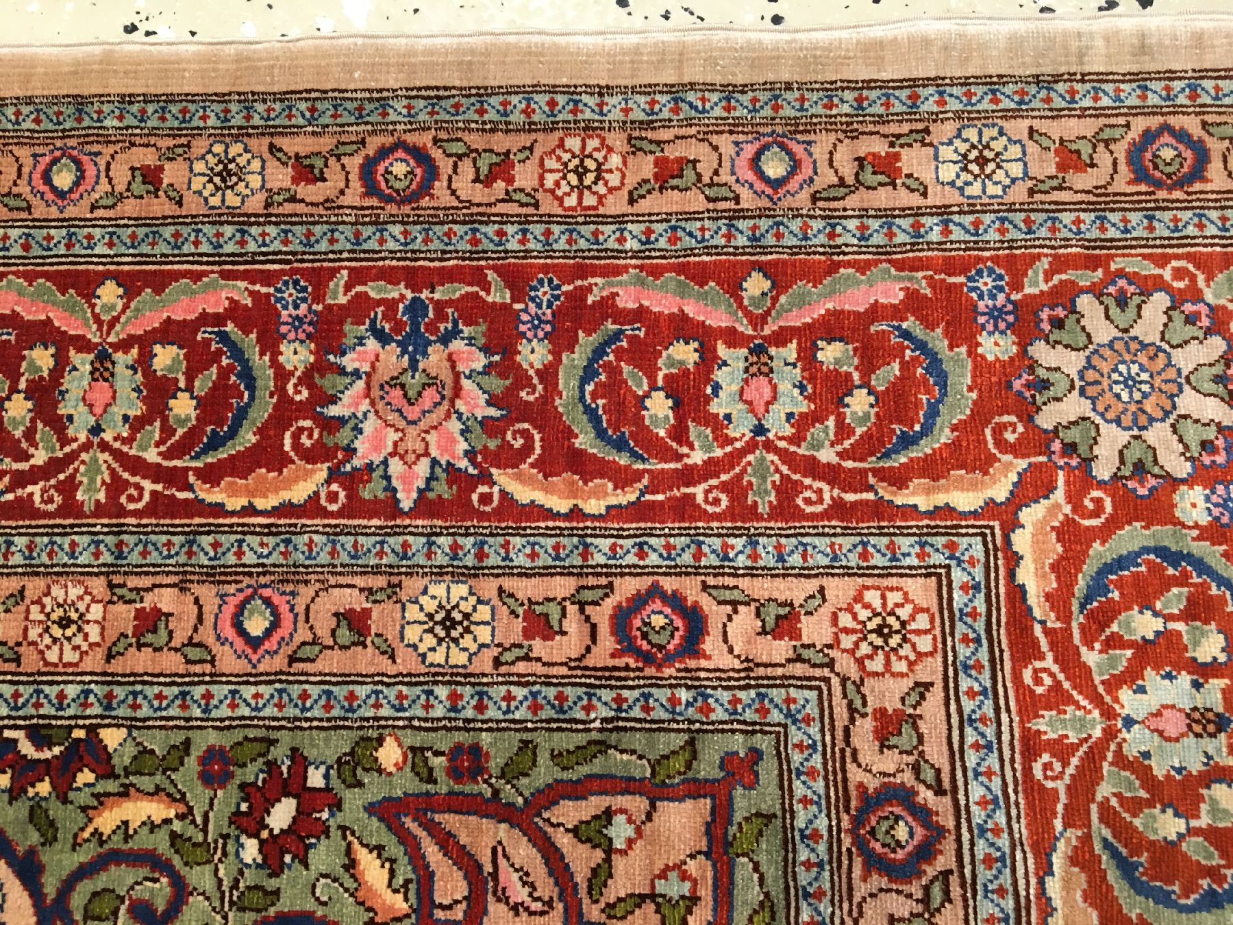 Detail h: Feiner Seiden Hereke alt, Türkei, um 1970, reine Naturseide. Feiner Seiden Hereke mit Medaillon Muster und grünen Nischen. Dekorativ, ca. 123 x 96 ...