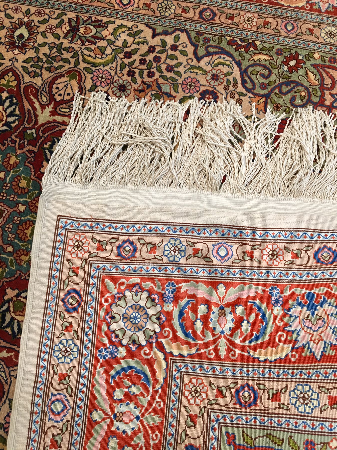 Detail i: Feiner Seiden Hereke alt, Türkei, um 1970, reine Naturseide. Feiner Seiden Hereke mit Medaillon Muster und grünen Nischen. Dekorativ, ca. 123 x 96 ...